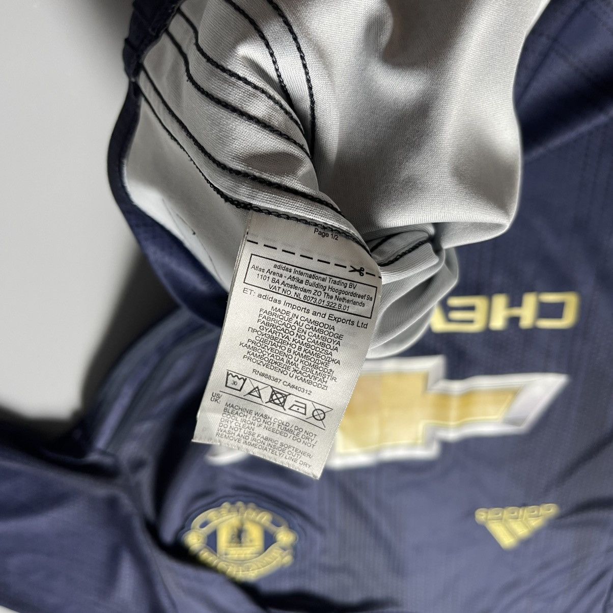 Adidas MAN UNITED ADIDAS 2018/2019 FOOTBALL THIRD JERSEY #8 MATA Size US S / EU 44-46 / 1 - 9 Thumbnail