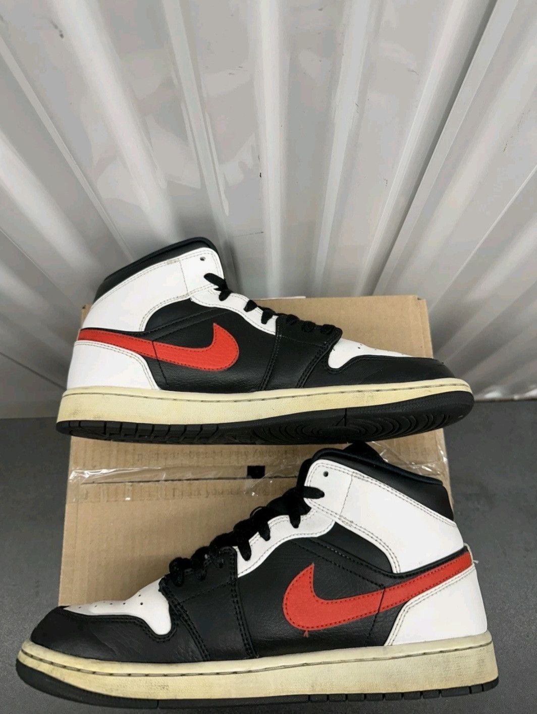 Jordan Brand Nike Air Jordan Retro 1 Mid Chili Red 554724075 Size 10 Men Size US 10 / EU 43 - 4 Thumbnail