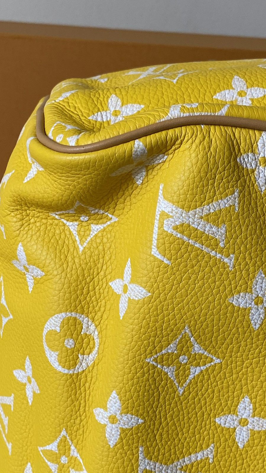 Louis Vuitton Louis Vuitton Yellow Speedy P9 40 Duffel Keepall Bandouliere Size 40 - 9 Thumbnail