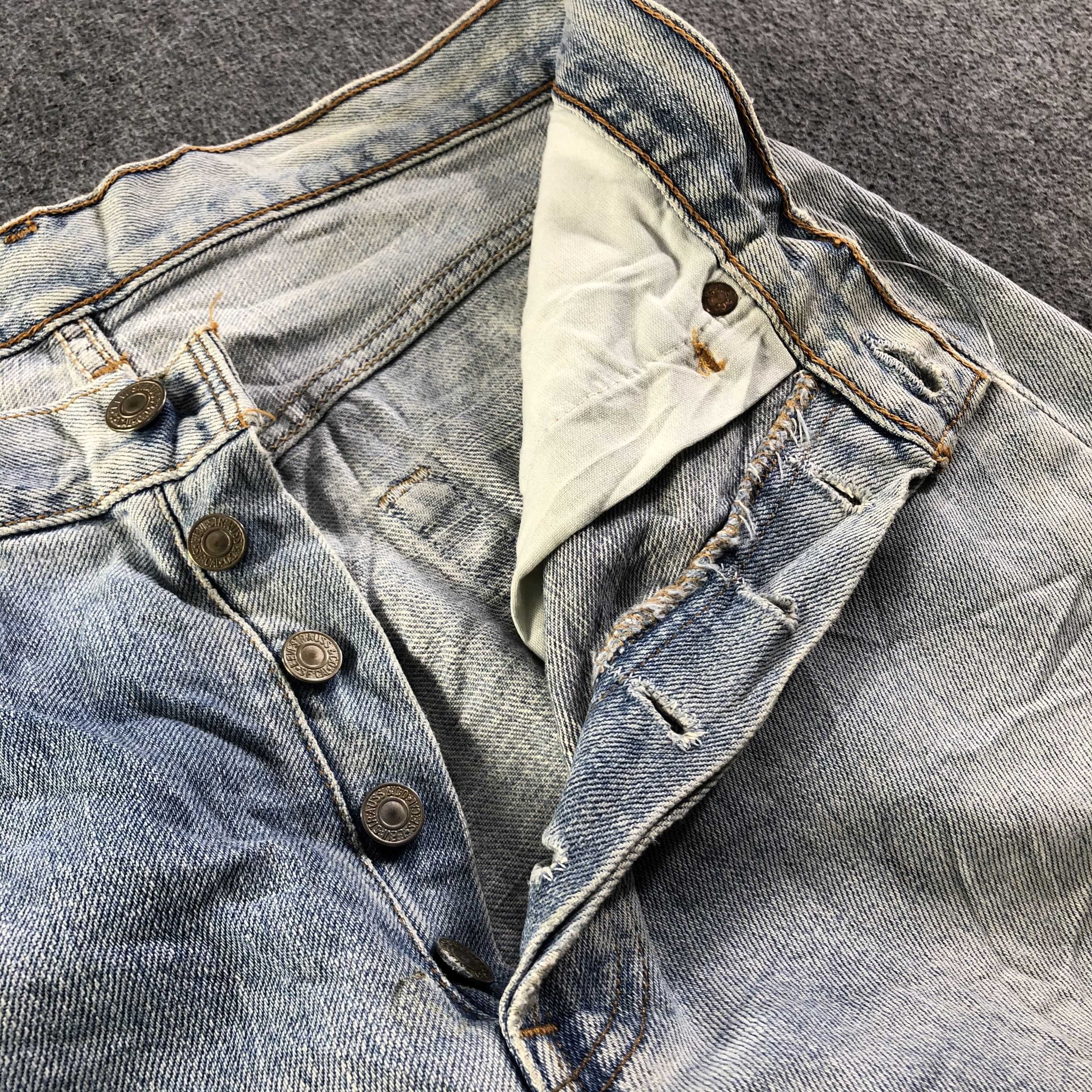 Levi's Vintage 90s Light Wash Levis 501 Jeans-J3803 Size US 30 / EU 46 - 8 Thumbnail