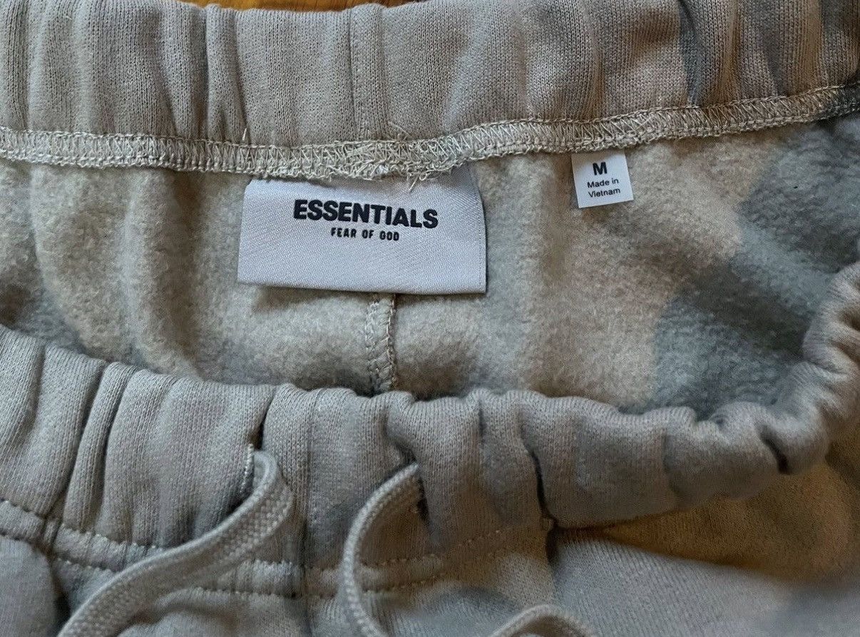 Essentials Fear of God Essentials Shorts Moss Medium Size US 32 / EU 48 - 4 Thumbnail