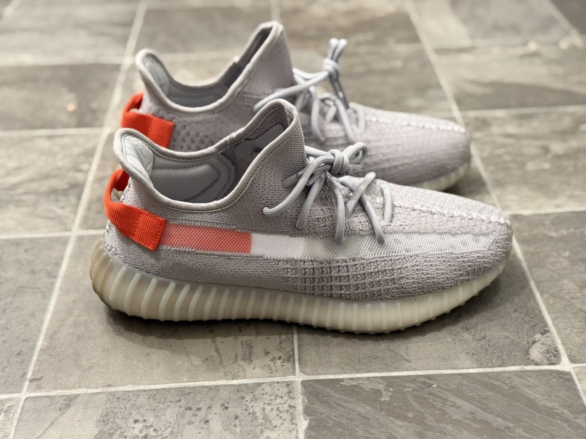 Adidas Kanye West YEEZY 350 V2 TAIL LIGHT SIZE 11 BELUGA YZY VULTURES Grailed