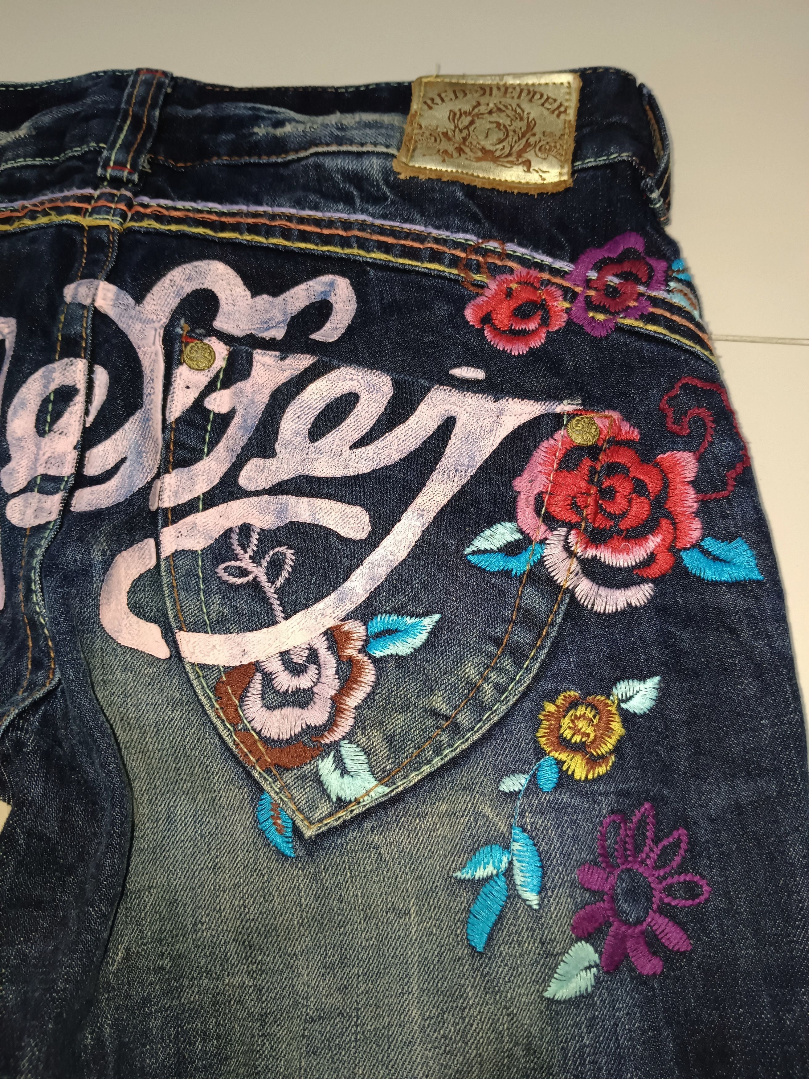 Ed Hardy Red Pepper Jeans MudWash Flare Embroided Flower Size US 30 / EU 46 - 3 Thumbnail
