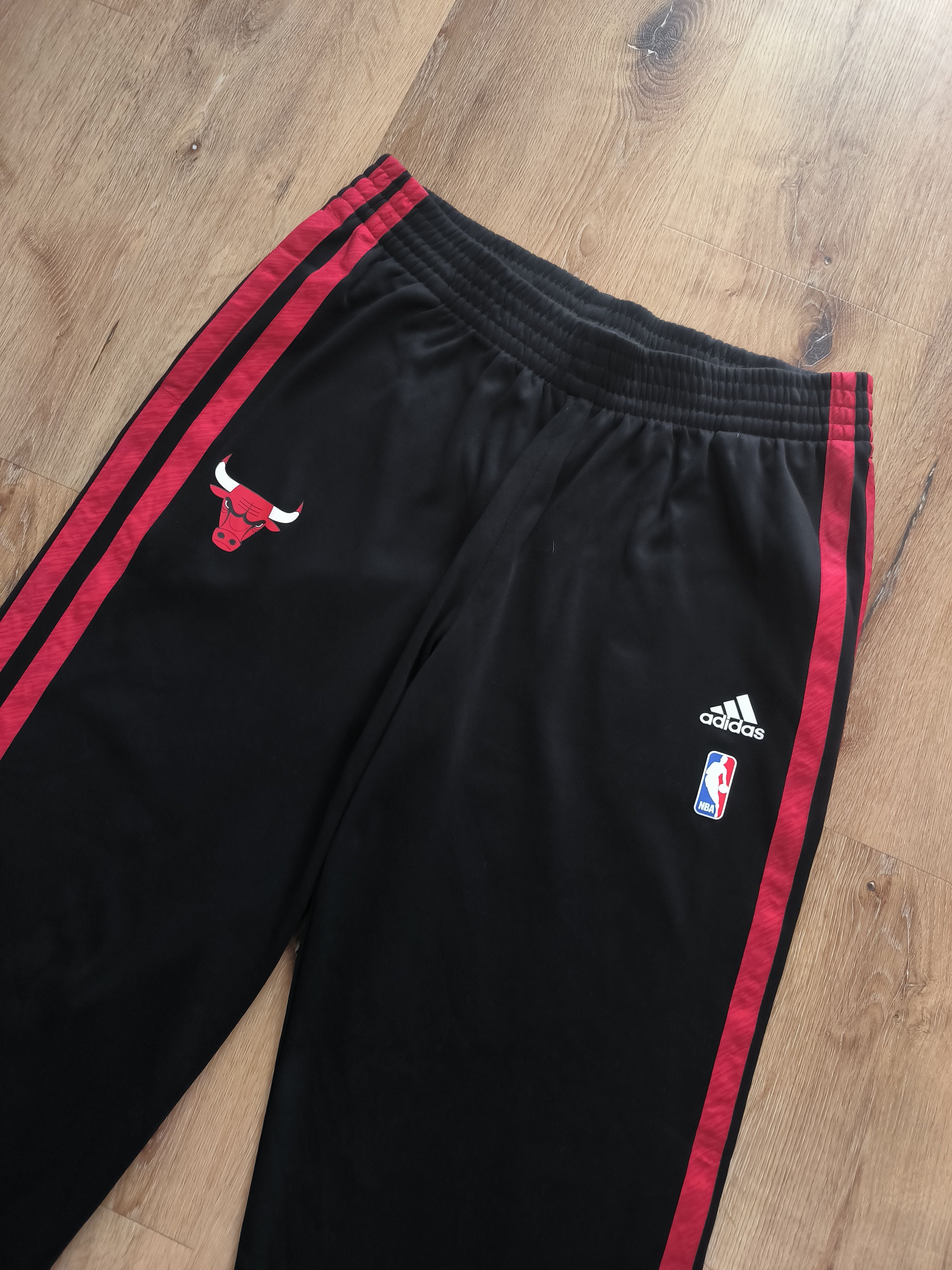 Adidas × NBA Adidas NBA Chicago Bulls Vintage Sweatpants Basketball Track Size US 36 / EU 52 - 2 Thumbnail