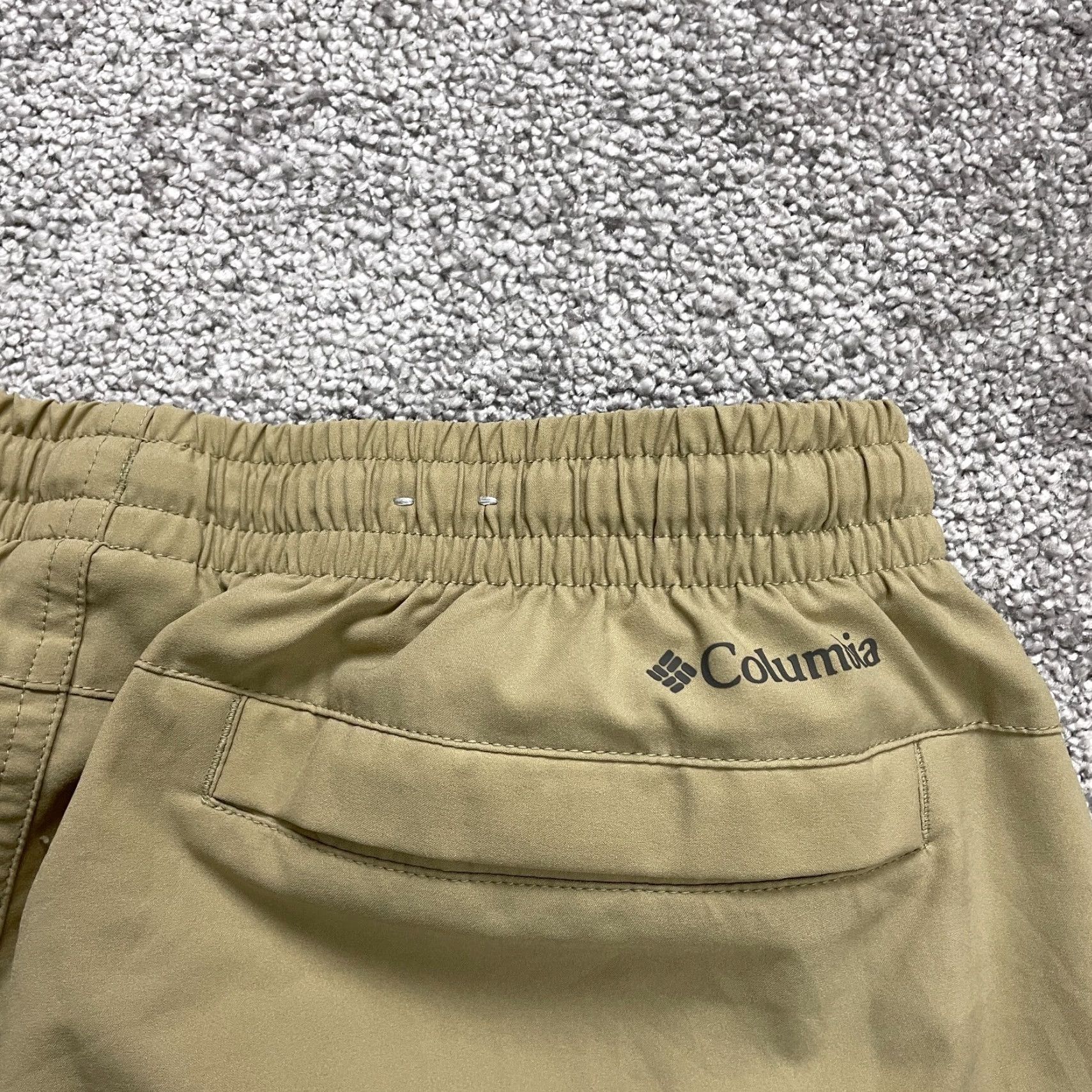 Vintage VINTAGE Columbia Chino Shorts Mens Medium Khaki Brown Elastic Waist Casual Travel 8 Inch Inseam Size US 31 - 3 Thumbnail