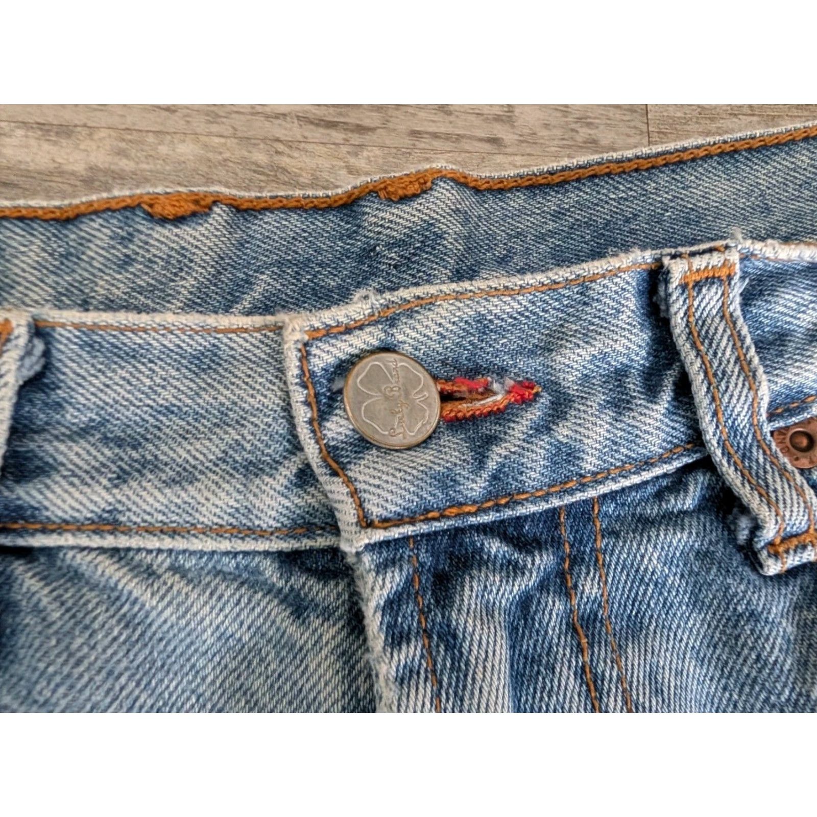 Lucky Brand VINTAGE Lucky Brand Dungarees Jeans Mens 31x34 USA Made 91 Light Wash Denim Relaxed Tapered 5-Pocket Size US 31 - 6 Thumbnail