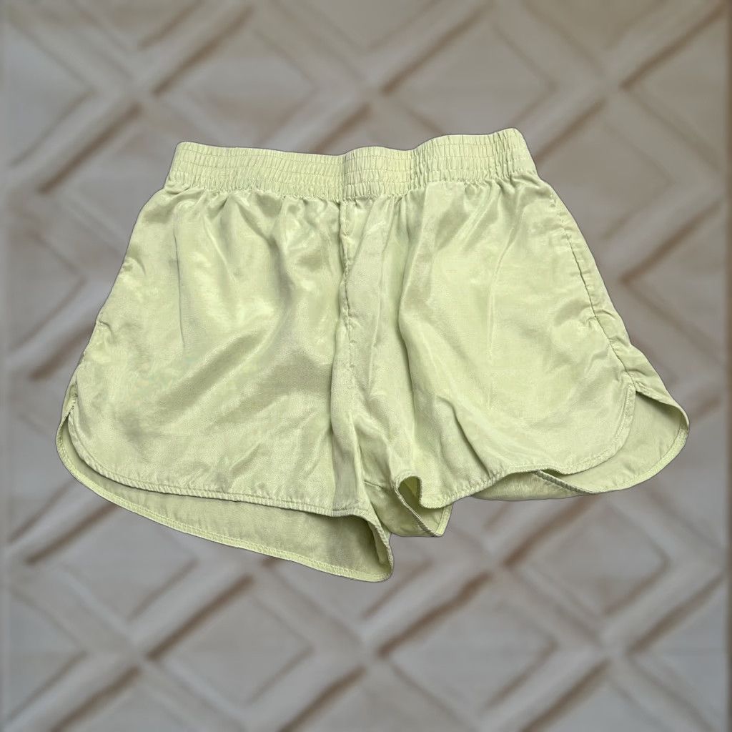 H&M H&M Shorts Womens Medium Green 29x2 Pockets Athletic Casual Active Outdoor Womens Size 32" / US 10 / IT 46 - 1 Thumbnail