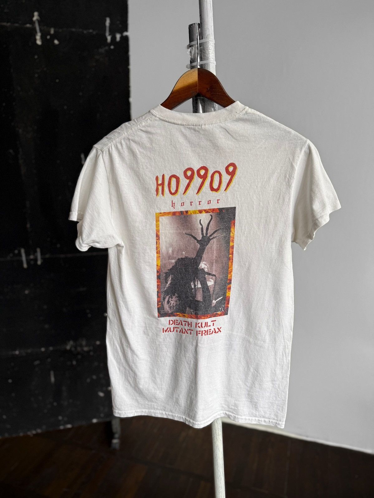 Gildan Gildan Mens White Horror Double Sided Graphic Band T-Shirt Size US S / EU 44-46 / 1 - 2 Thumbnail