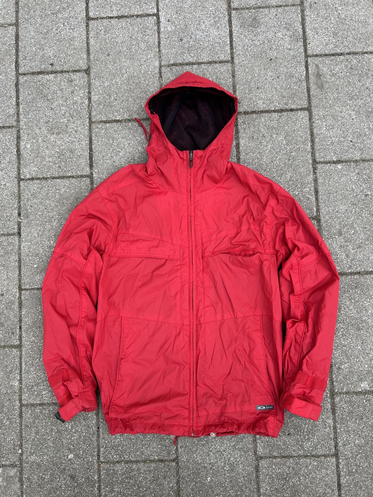 Oakley Oakley Vintage red Hooded Windbreaker Jacket with big Logo Size US S / EU 44-46 / 1 - 1 Thumbnail