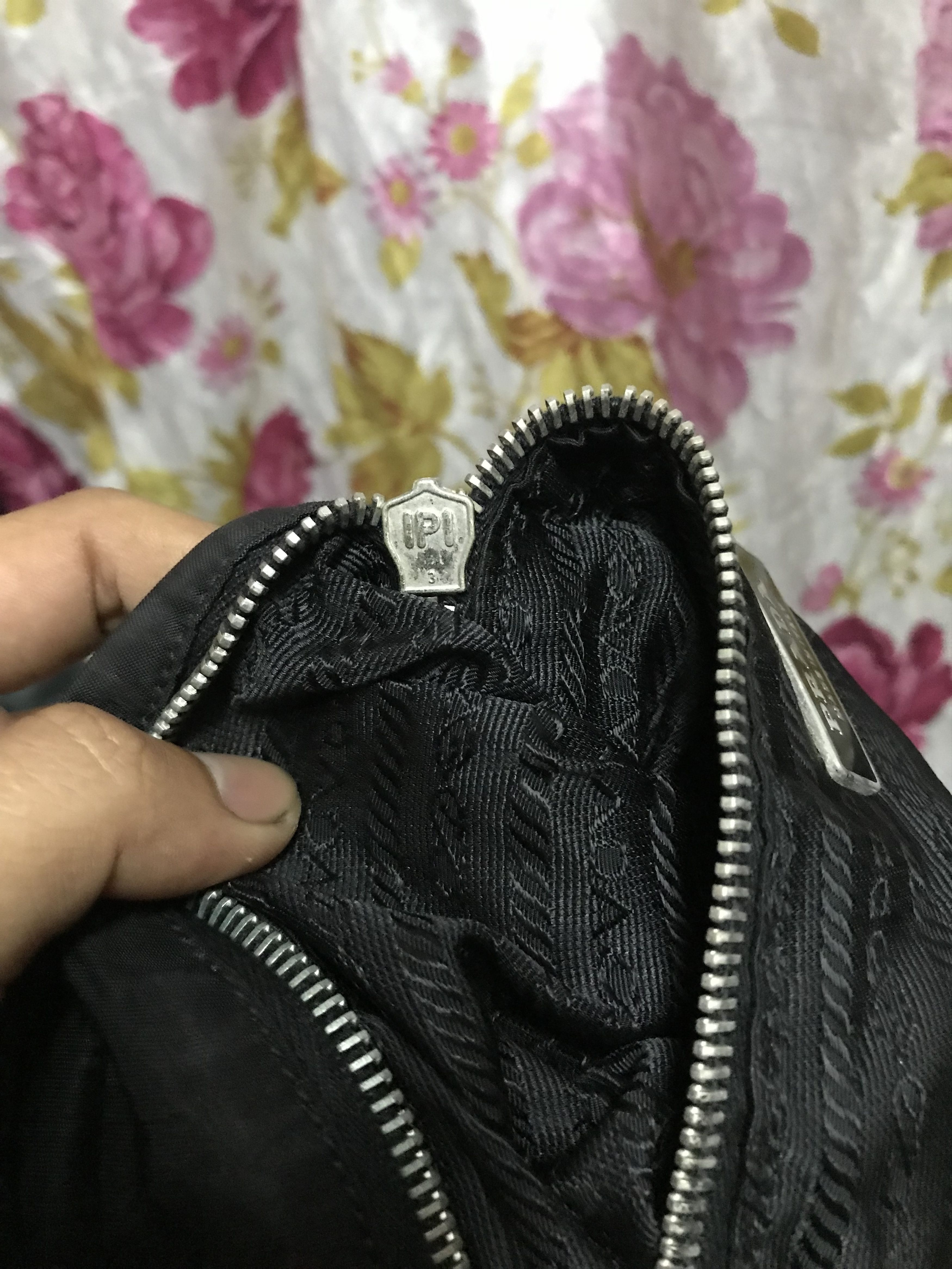 Prada Authentic Prada Black Handbag Size ONE SIZE - 5 Thumbnail