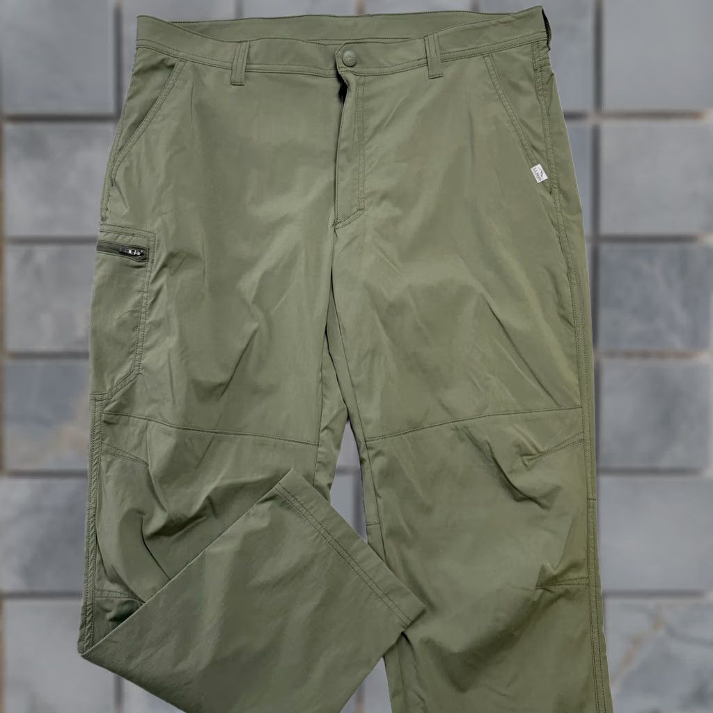 Vintage L.L. Bean Pants Men 38x30 Green Access Trail Cargo Nylon Stretch Hiking Travel UPF Chino Straight Casual Workwear Regular Size 38 Mens Size US 38 / EU 54 - 1 Thumbnail