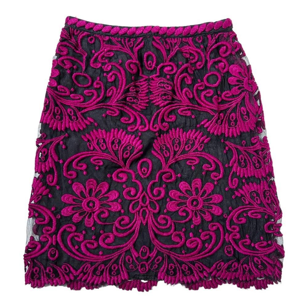 Designer Yoana Baraschi l Fuschia Embroidered Overlay Skirt Size 0 Size 25" / US 0 / IT 36 - 3 Thumbnail