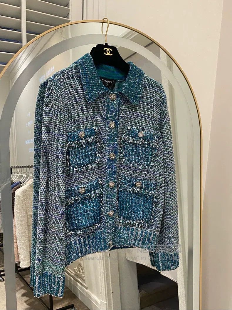 Other Chanel 23-year-old lake blue fine shiny knitted cardigan c Size XXS / US 00 / IT 34 - 1 Thumbnail