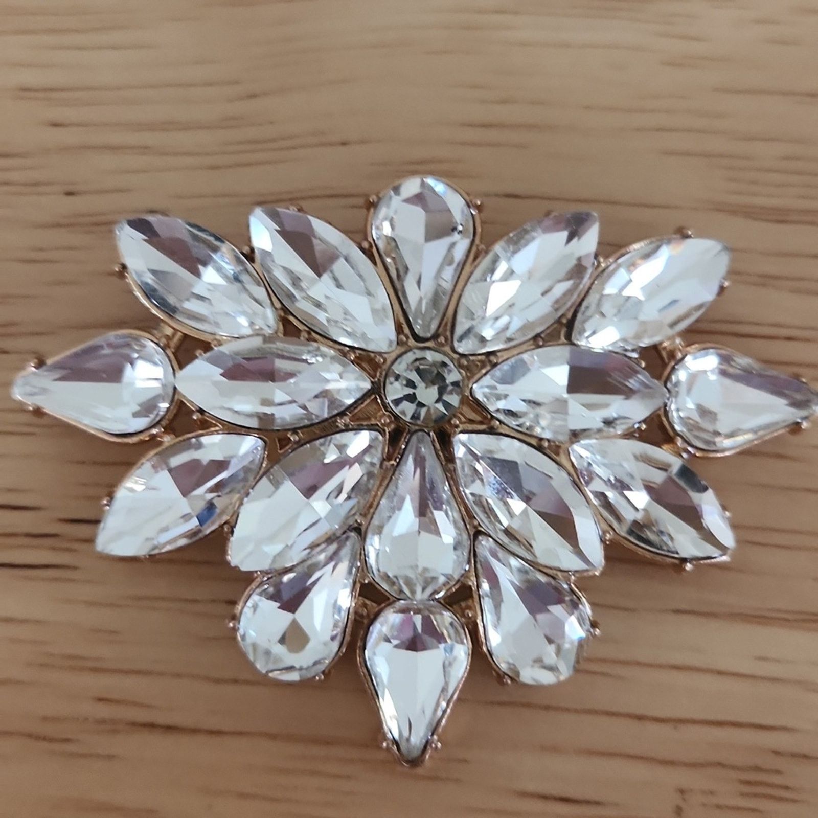 Other ELEGANT ☆ CRYSTAL & GOLDTONE ☆ FLOWER SHOE CLIPS ☆ NIP Size US 4.5 / IT 34.5 - 9 Thumbnail