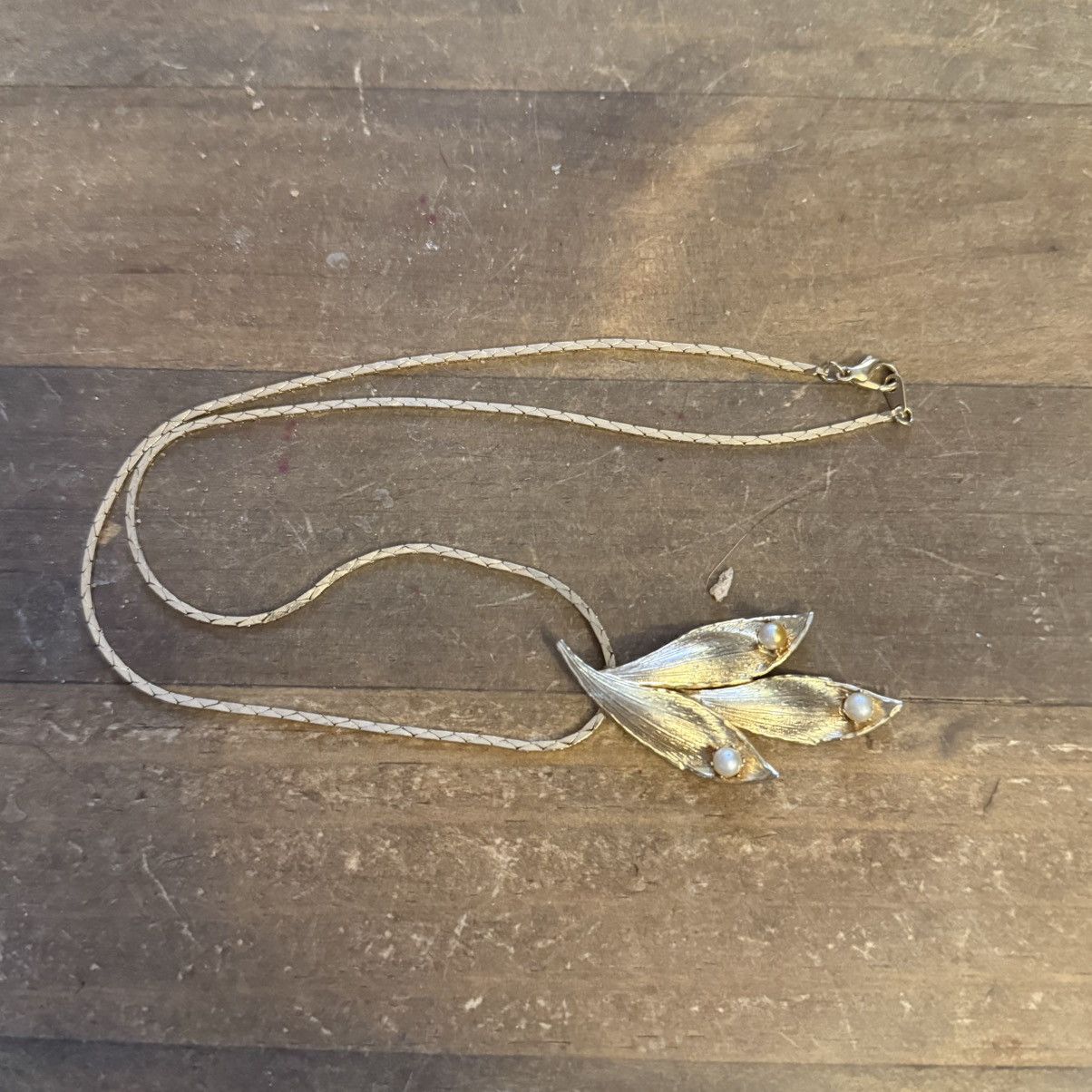 Vintage Vintage gold tone leaf cluster pendant necklace Size ONE SIZE - 3 Thumbnail