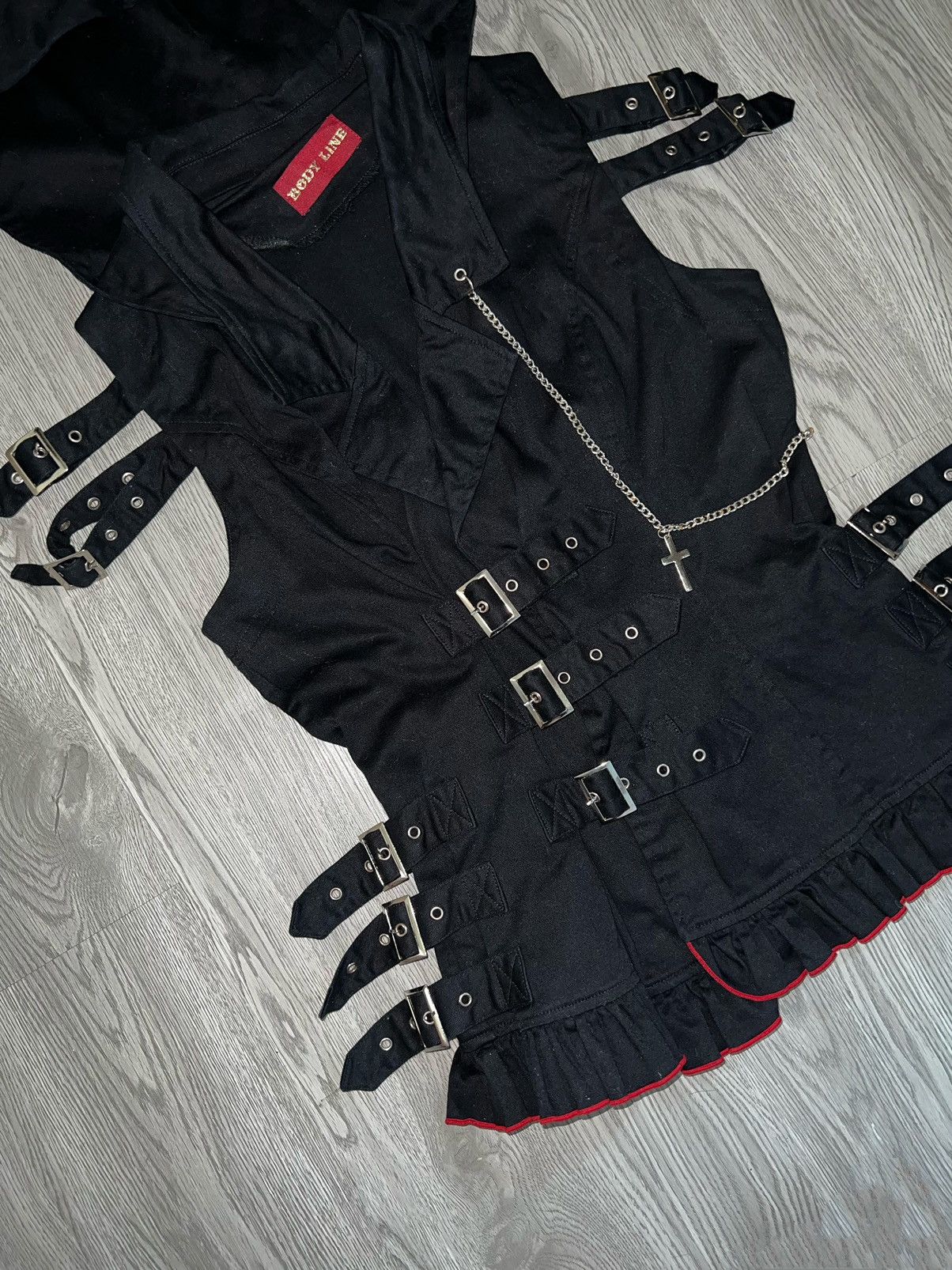 Japanese Brand BODYLINE devil horns punk vest 🧛🏻‍♀️🖤 Size ONE SIZE - 7 Thumbnail