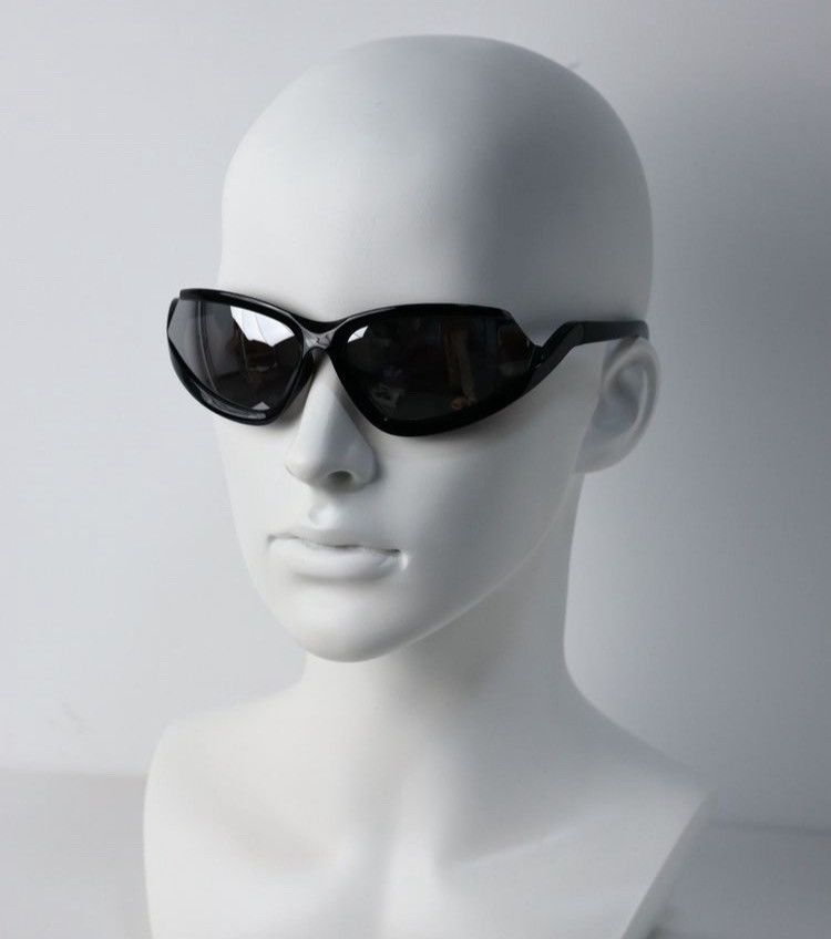 Japanese Brand Y2k Style Futuristic Black Sunglasses Unisex OS Size ONE SIZE - 3 Thumbnail