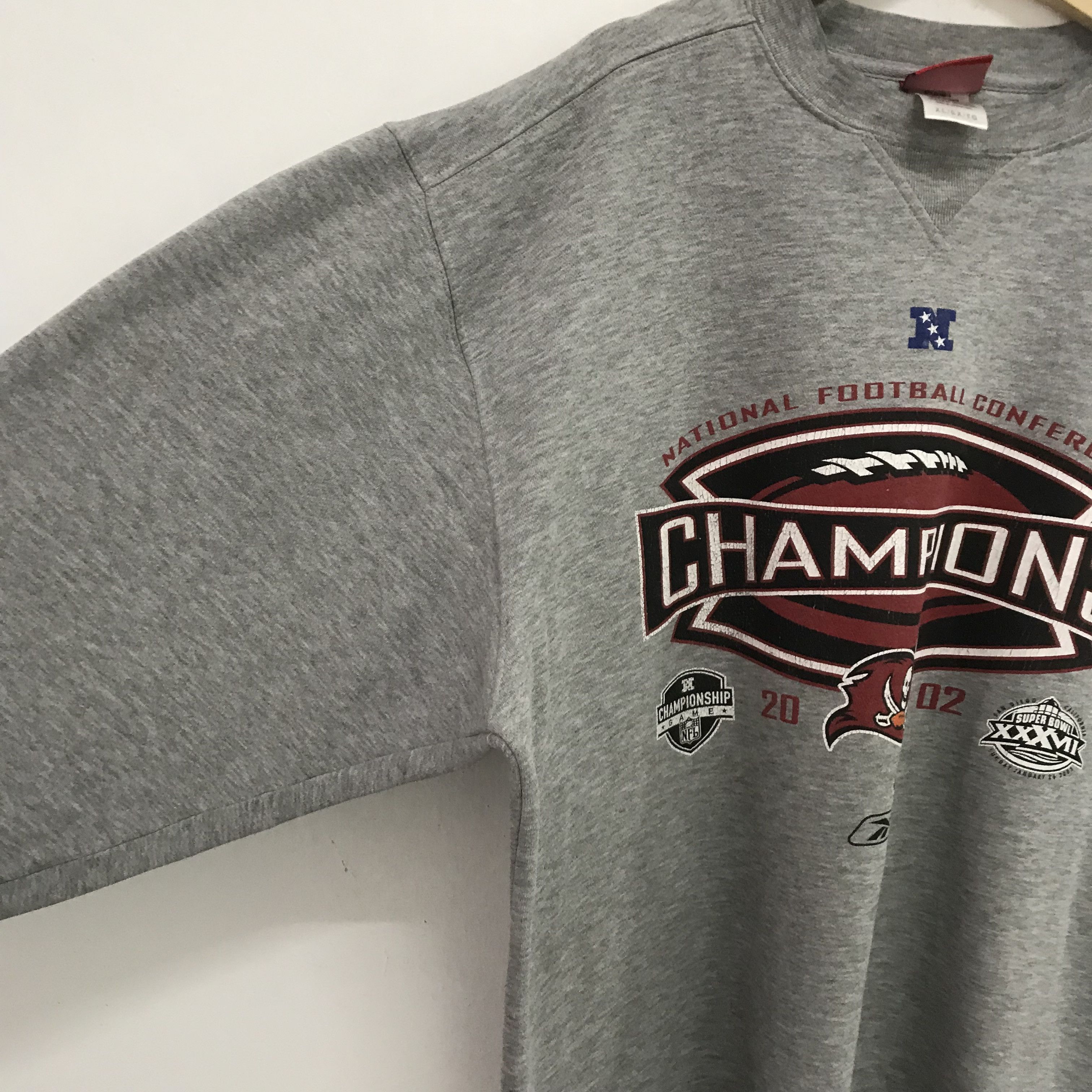 Champion Vintage Tampa Bay Buccaneers Grey Sweatshirt - 472 Size US XL / EU 56 / 4 - 4 Thumbnail