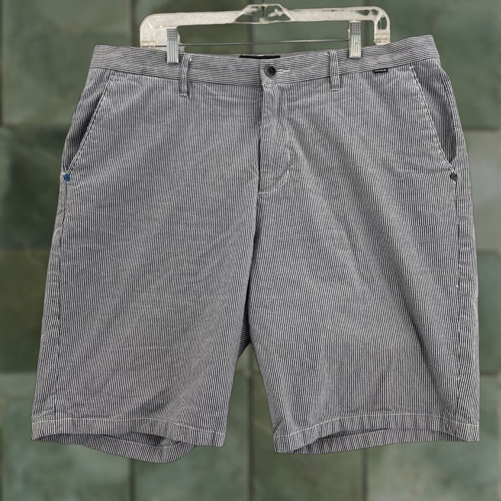 Hurley Hurley Chino Shorts Size 38 Blue Striped Casual Men Regular Belt Loops 9in Inseam Polyester Jersey Front Flat Logo Striped Pattern Dec 90s Theme? Size US 38 / EU 54 - 1 Thumbnail