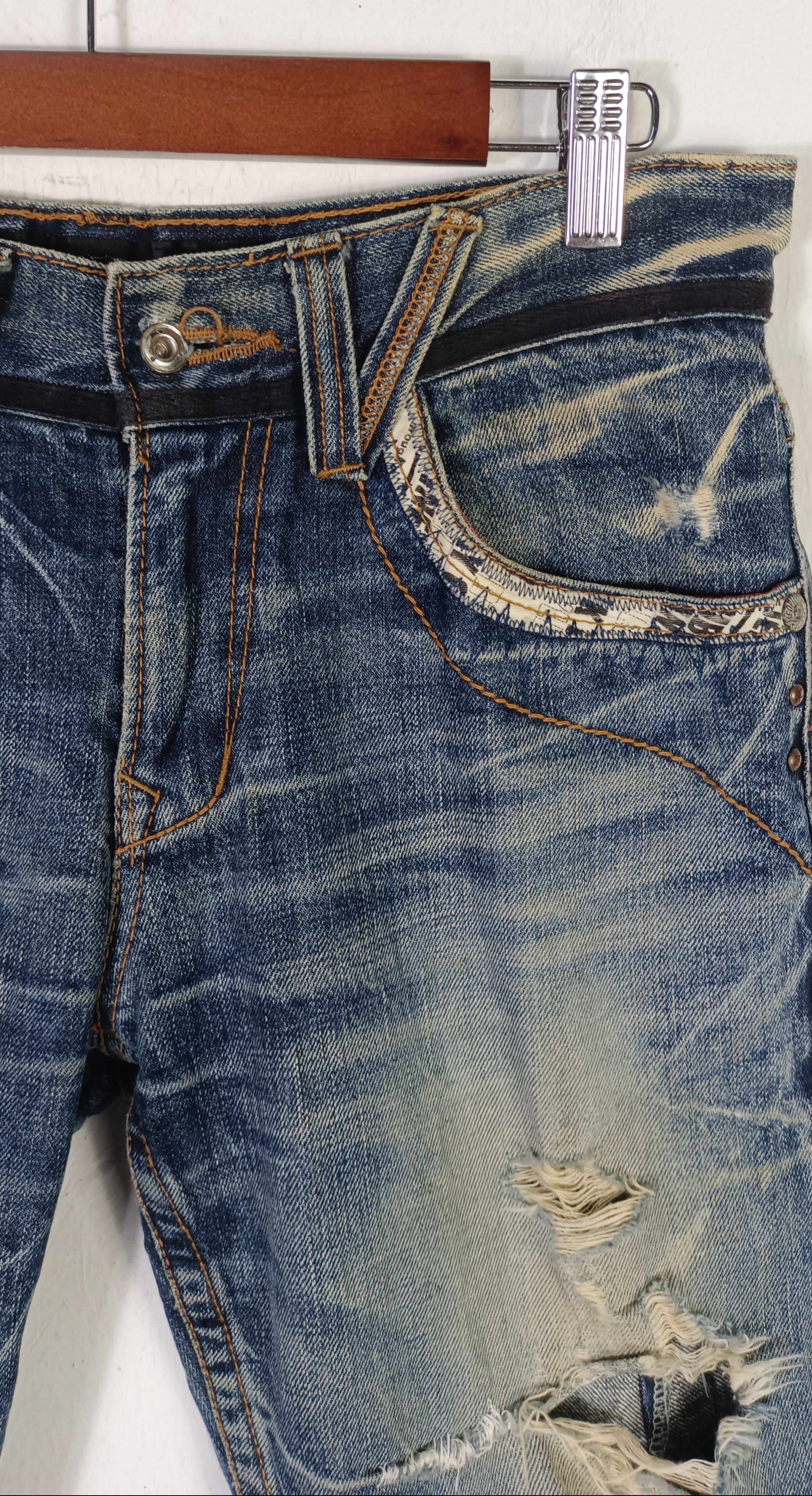 Japanese Brand 🔥Vintage Red Pepper embroidered VINTAGE 71 Distressed jeans Size US 31 - 12 Thumbnail