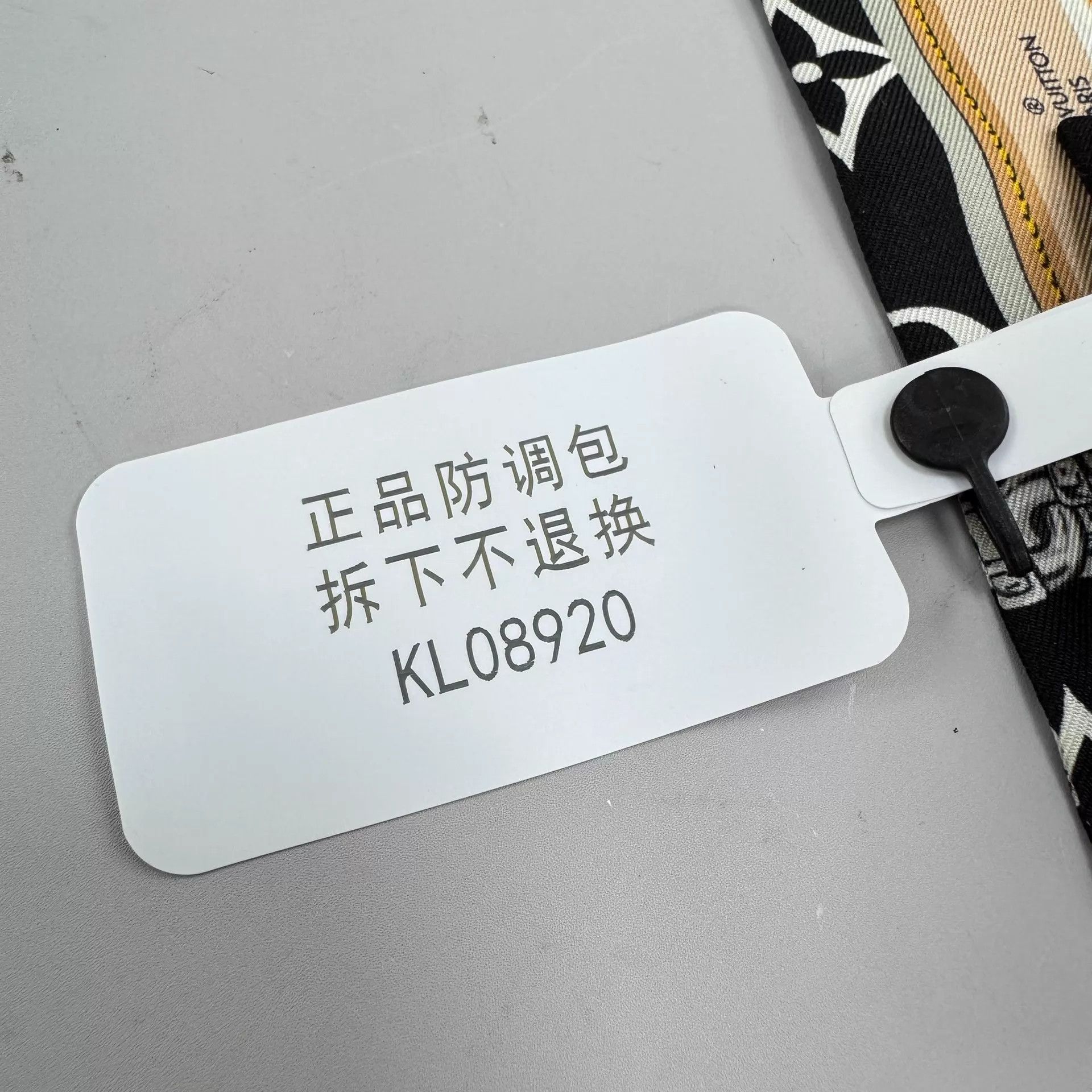Louis Vuitton LV Black White Monogram 120x8cm 95 New Scarf Size ONE SIZE - 7 Thumbnail