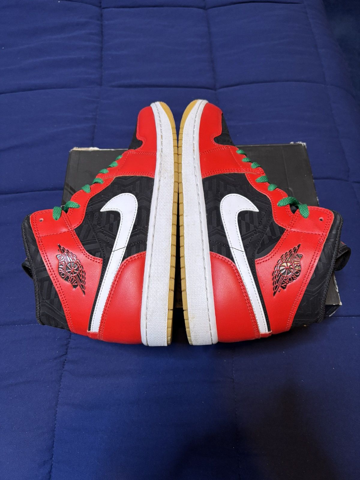 Jordan Brand Jordan 1 Mid SE Christmas 2022 Size 11.5 Size US 11.5 / EU 44-45 - 3 Thumbnail