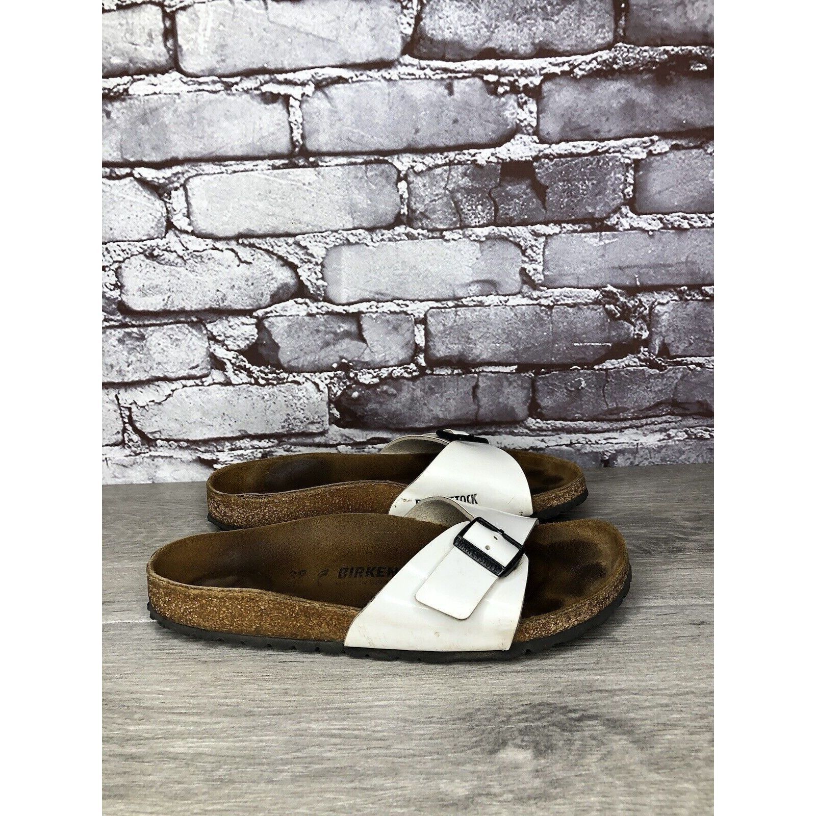 Birkenstock Birkenstock Madrid White Patent Leather Slides Sandals Women Size US 8.5 / IT 38.5 - 11 Thumbnail