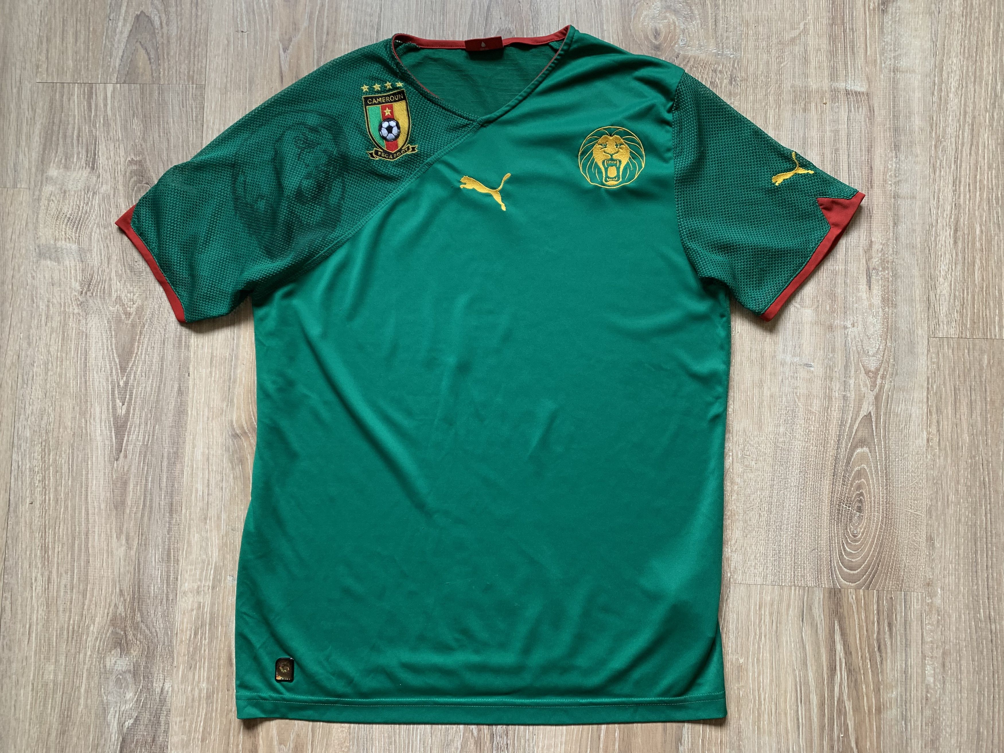 Puma × Vintage Vintage Puma Camerron Home Shirt 2009 2011 Size US L / EU 52-54 / 3 - 3 Thumbnail