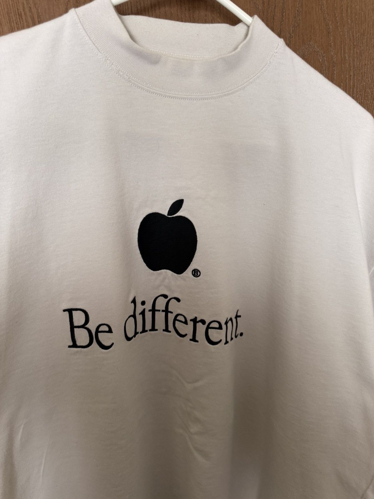 Balenciaga FW22 Be Different T Shirt in White Size US S / EU 44-46 / 1 - 2 Thumbnail