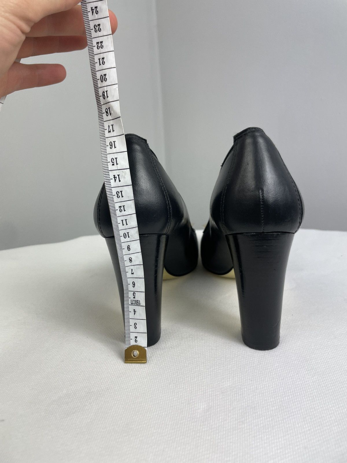 Juicy Couture Juicy Couture Made in Italy Black Leather Gold Buckle Pumps Size US 9 / IT 39 - 8 Thumbnail