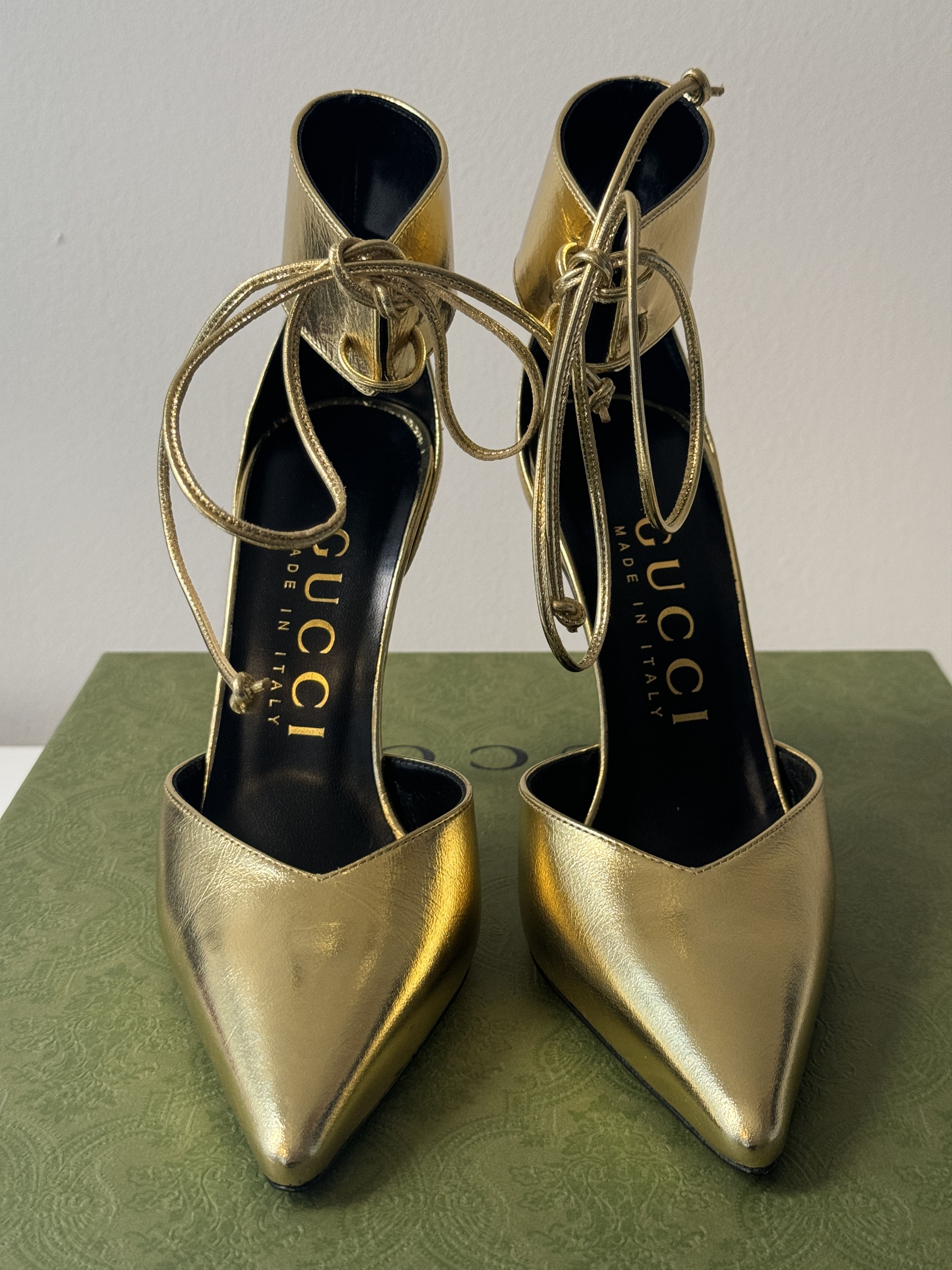 Gucci size 39.5 Gucci Priscilla Ankle Strap Patent Leather Gold Size US 9.5 / IT 39.5 - 2 Thumbnail