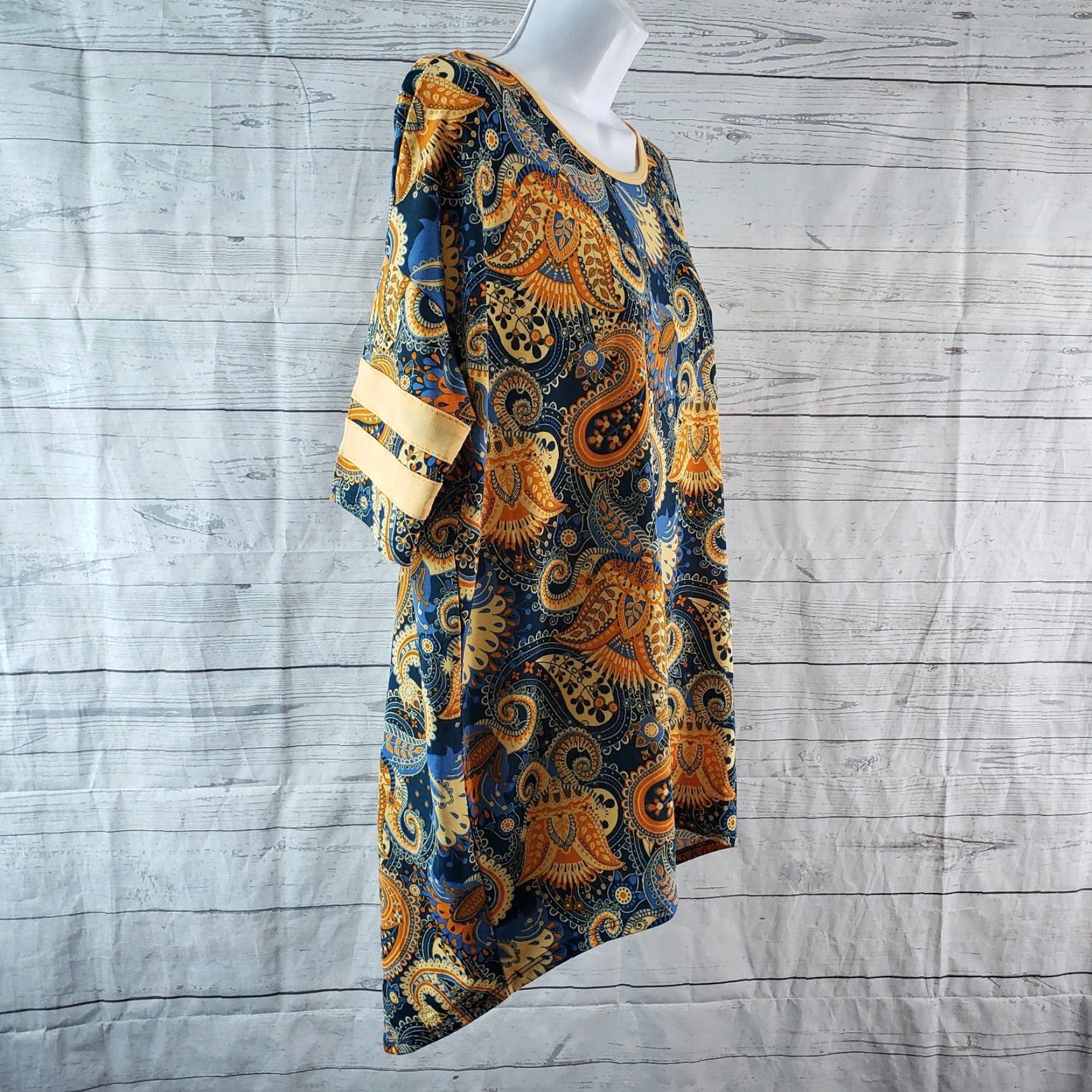 Vintage VINTAGE LuLaRoe Irma Top XS Women’s Short Sleeve Paisley Blue Orange Shirt Size XS / US 0-2 / IT 36-38 - 3 Thumbnail