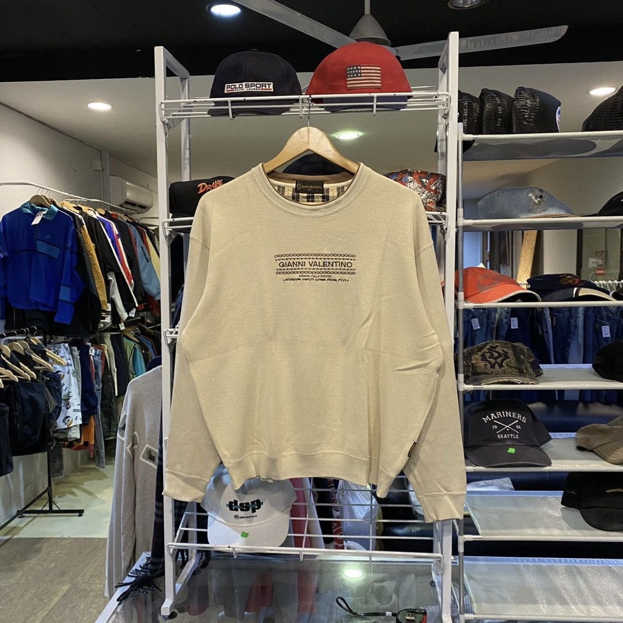 Gianni Valentino Vintage 90s Designer Gianni Valentino Embroided Sweatshirt Size US L / EU 52-54 / 3 - 1 Thumbnail