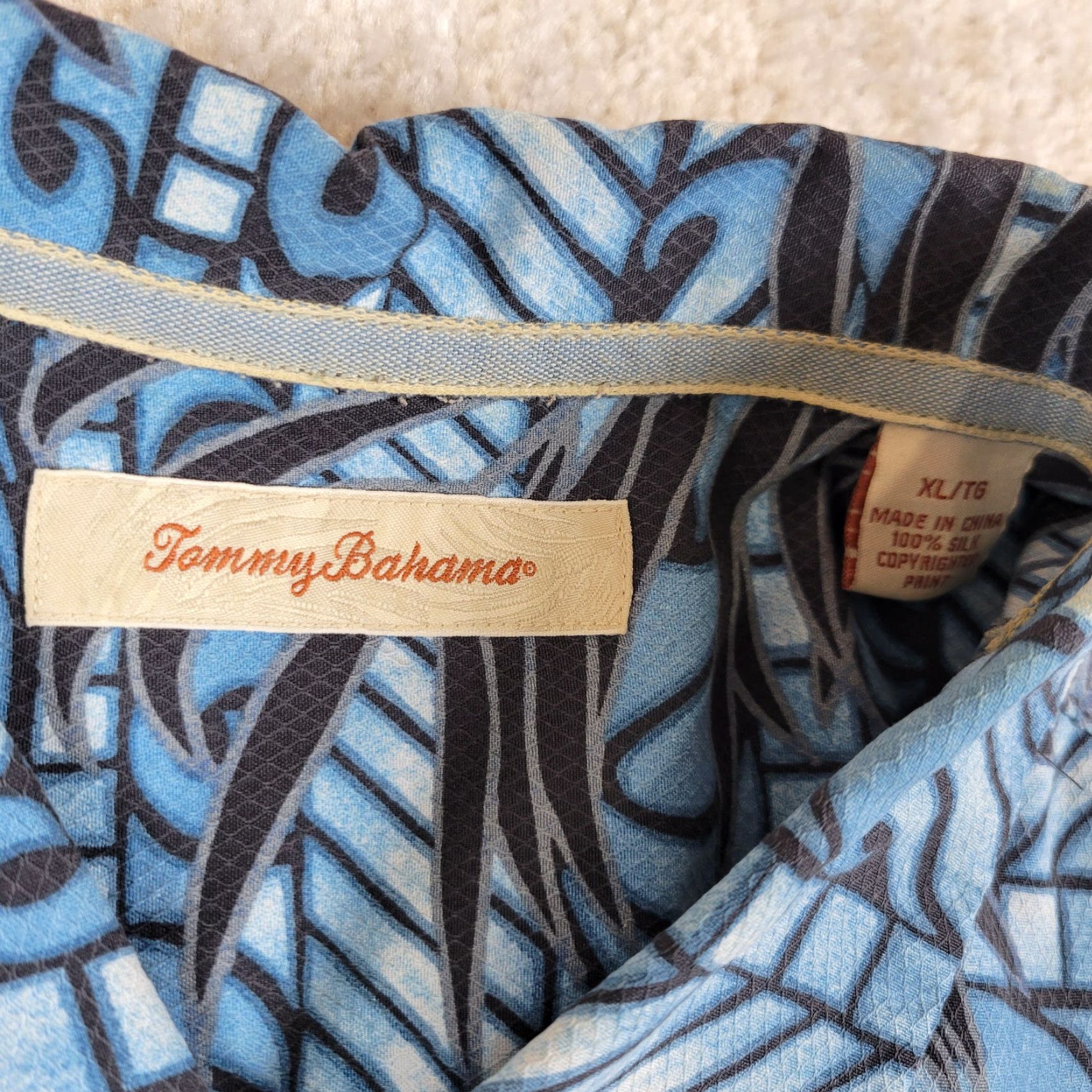 Tommy Bahama Tommy Bahama Silk Shirt Men XL Blue Floral Aztec Tribal Hawaiian Shirt - Button-Up, Short Sleeve, Collared, Casual, Travel, Regular Fit Size US XL / EU 56 / 4 - 5 Thumbnail
