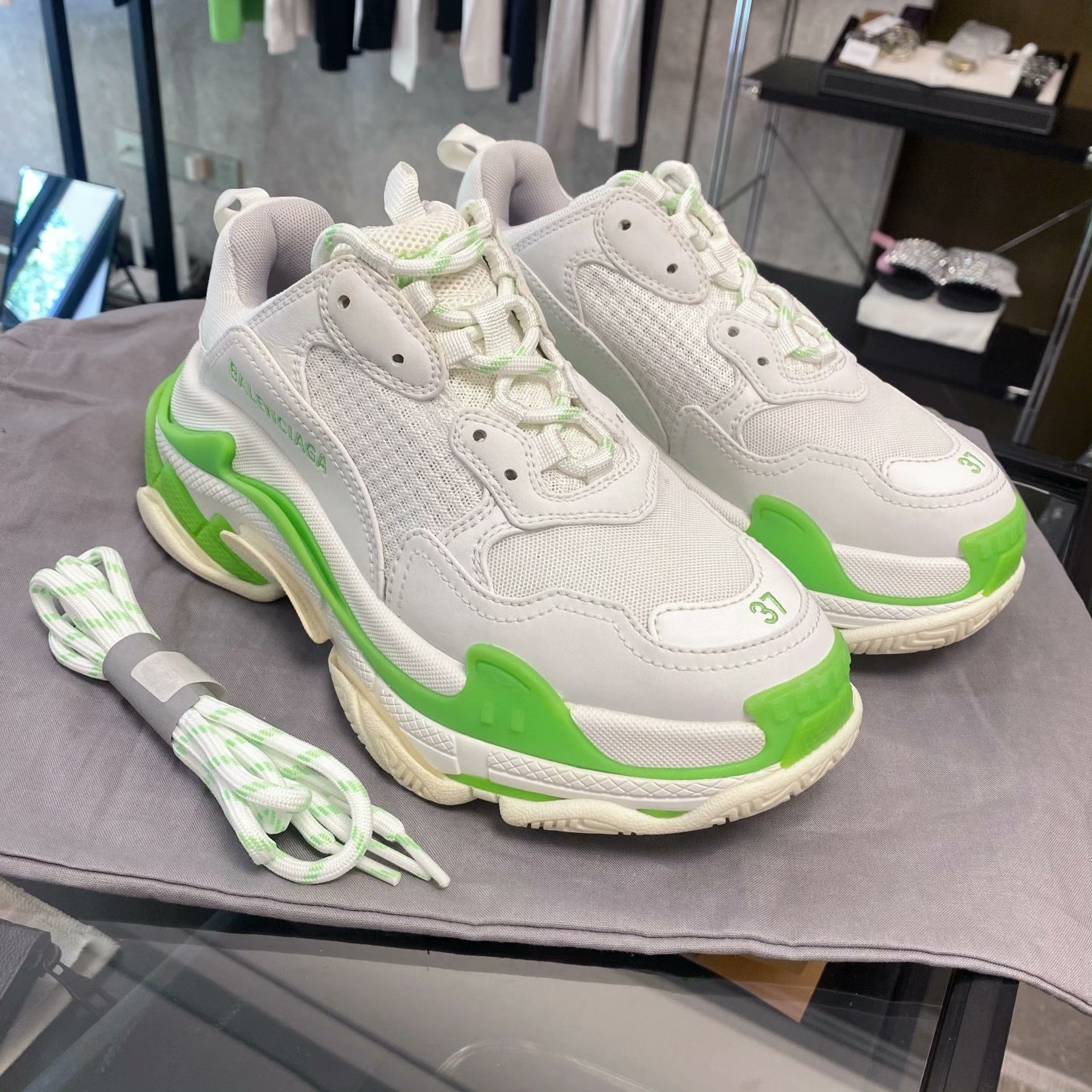 Balenciaga Balenciaga Green Lowtop Sneakers us_6-5 Women Size US 6.5 / IT 36.5 - 1 Thumbnail