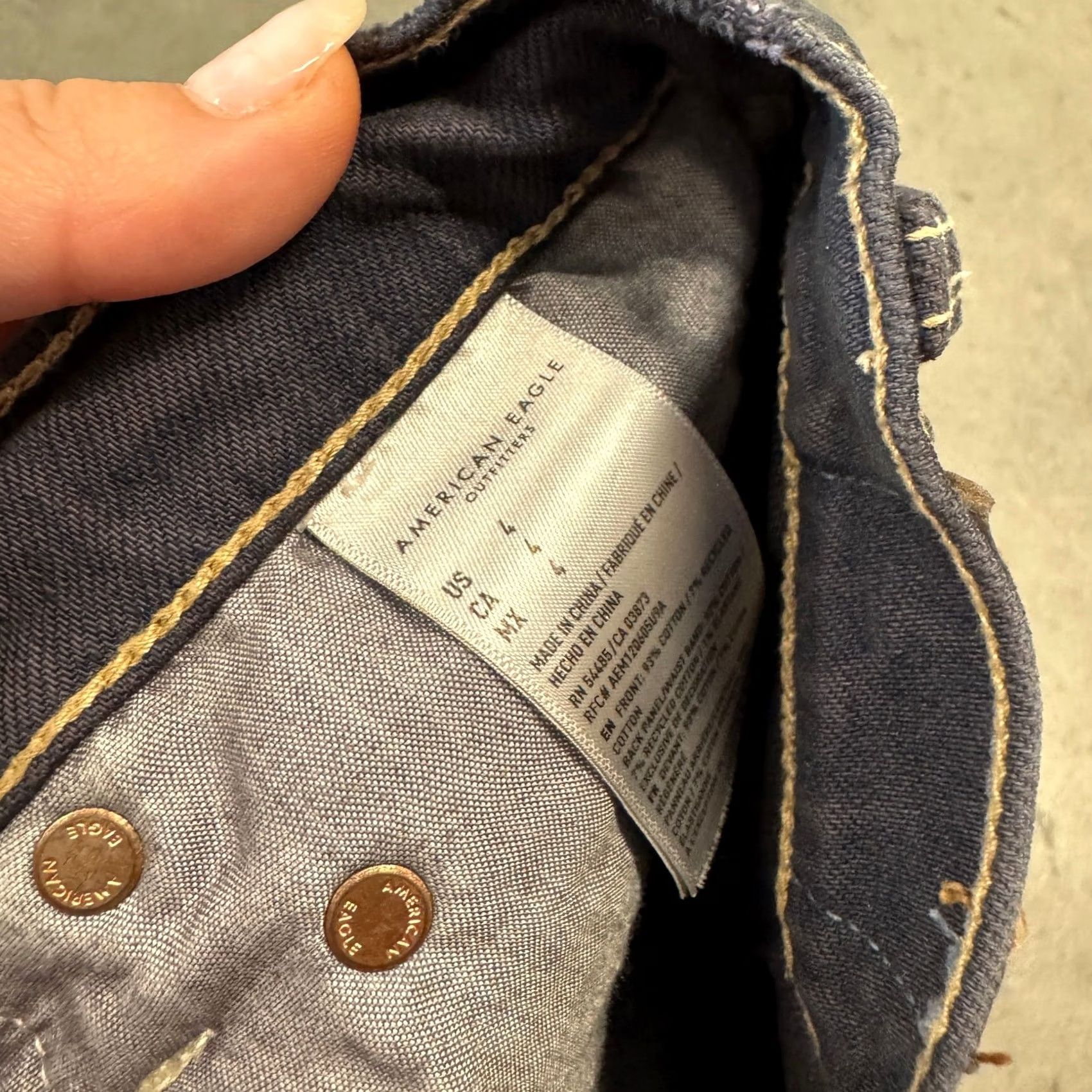 Vintage VINTAGE American Eagle Denim Shorts Distressed Purple Acid Wash 28/4 Women 4 Adult Regular Blue Jeans? Size 27" / US 4 / IT 40 - 3 Thumbnail