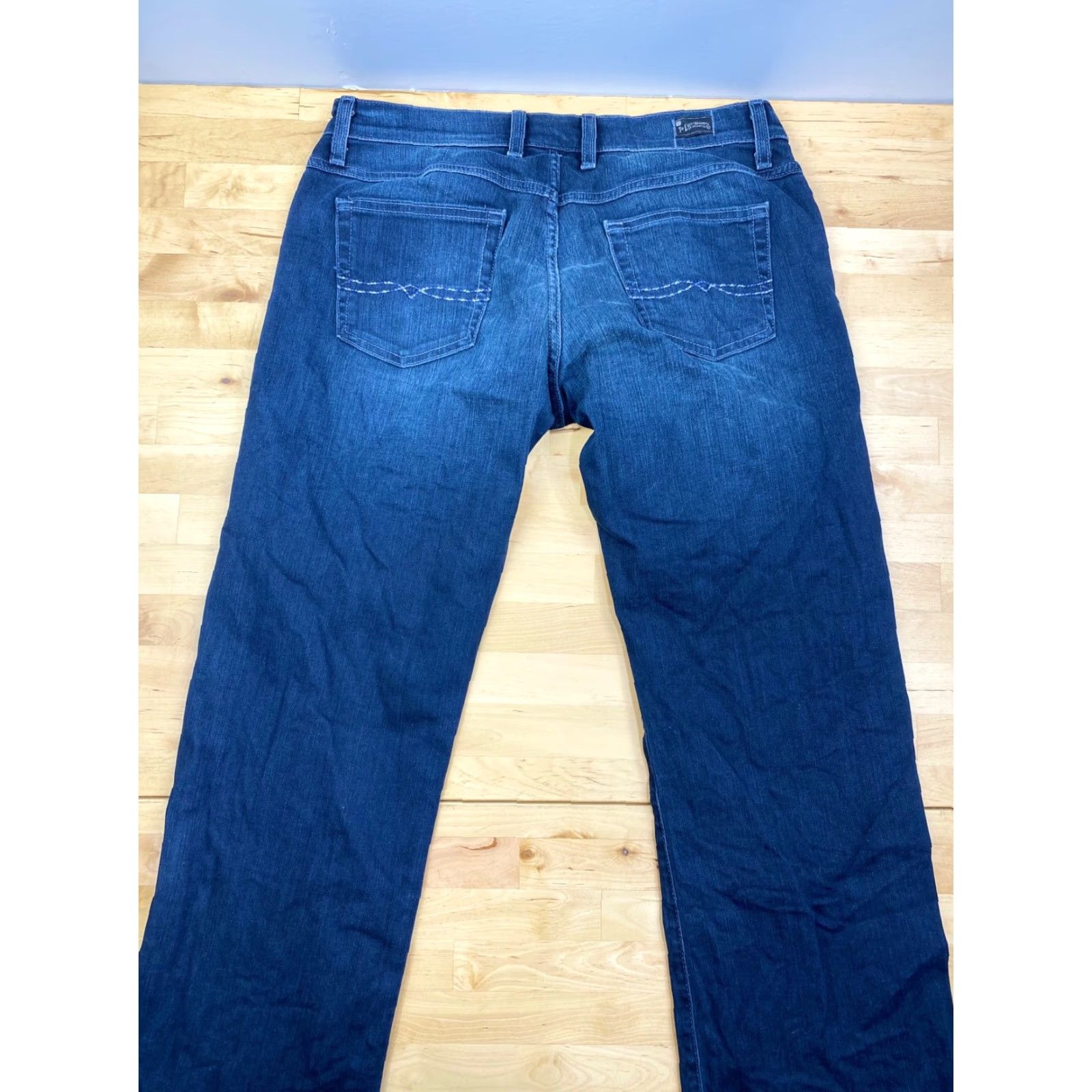 Lucky Brand Lucky Brand Jeans Women 8 Regular 28in Inseam 31in Blue Denim Flare 5-Pocket Stretch Stretchable Belt Loops Button Zipper Vintage No #2364 USA Theme Size 30" / US 8 / IT 44 - 3 Thumbnail