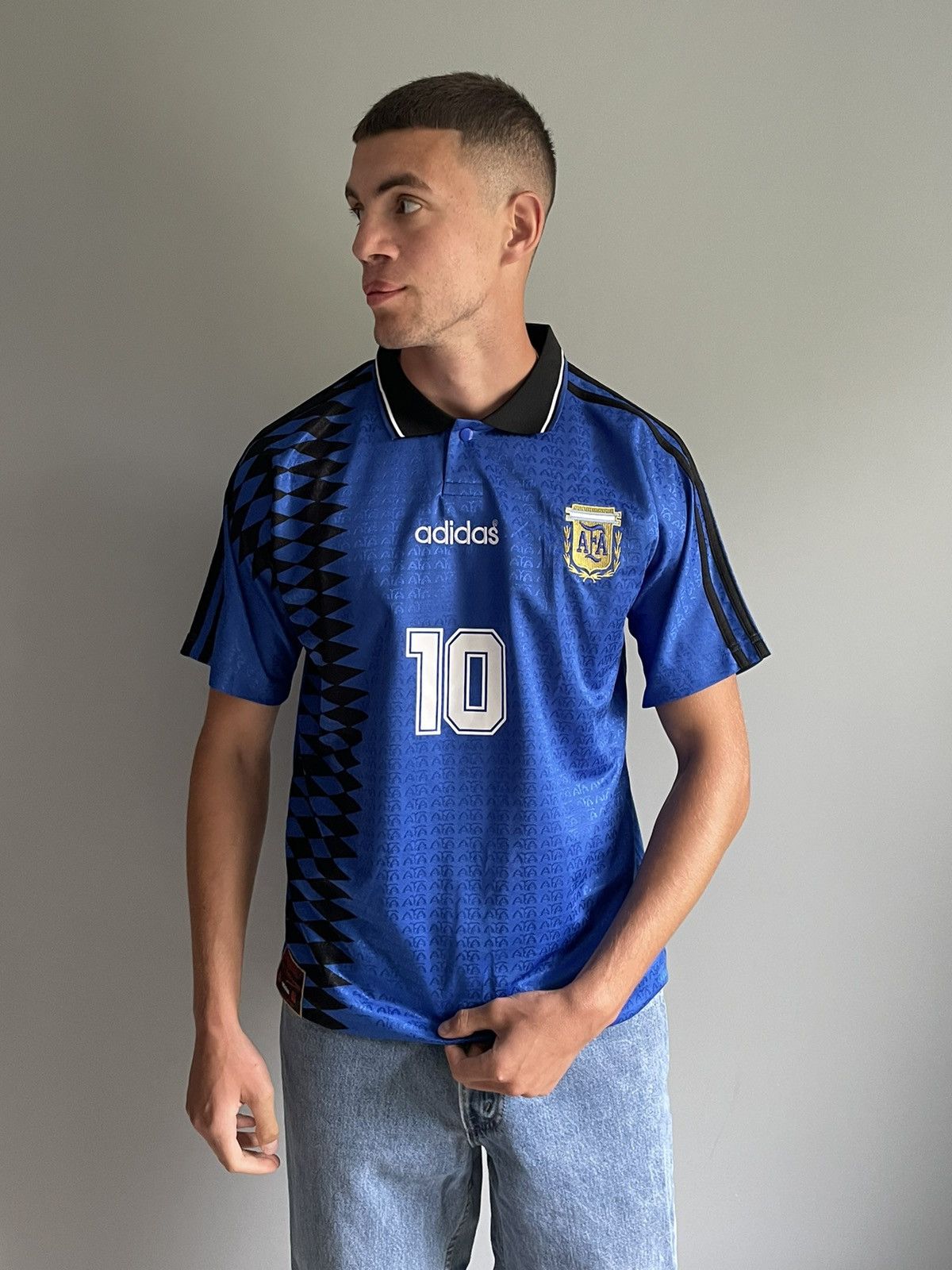 Vintage Vintage Adidas Maradona 10 Argentina 1994 Retro Jersey Size US L / EU 52-54 / 3 - 6 Thumbnail
