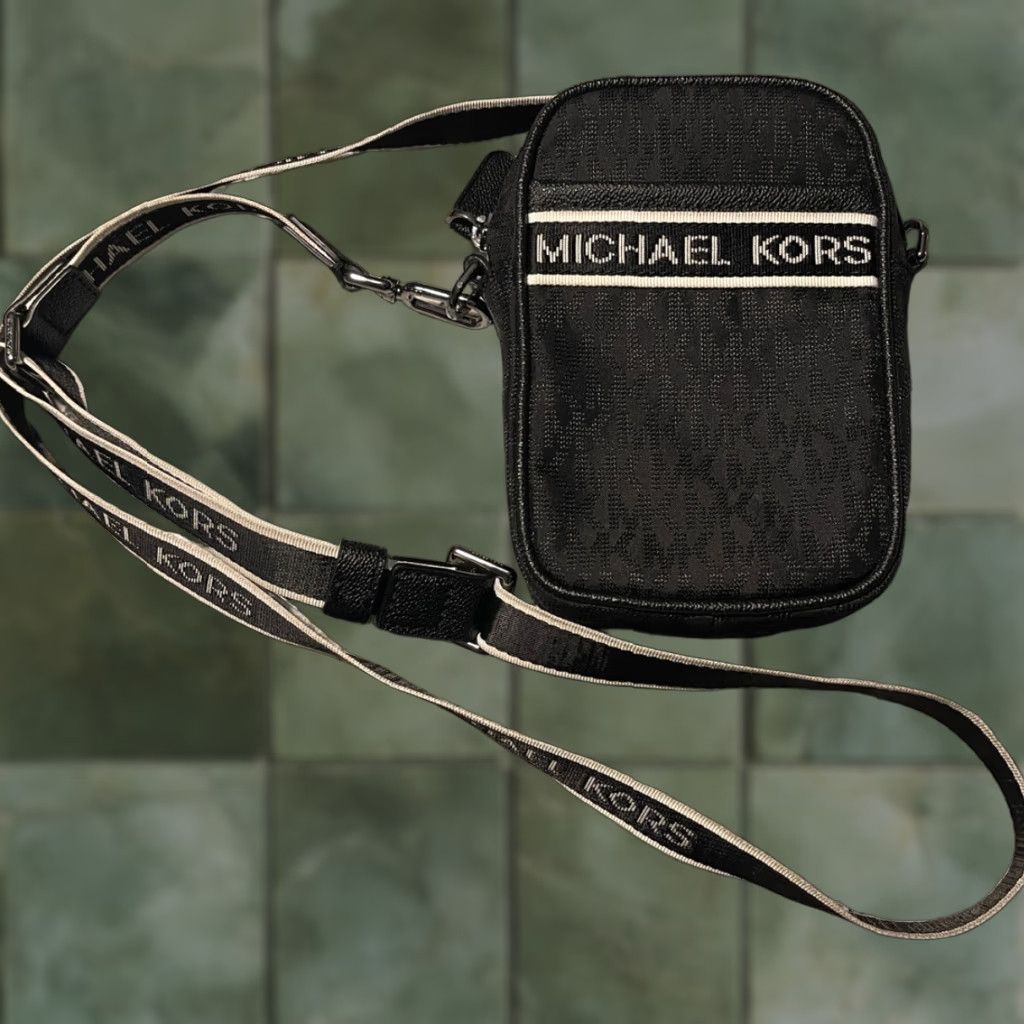 Michael Kors Michael Kors Kent Logo Jacquard Smartphone Crossbody Bag Black, Small, Women's Crossbody, Nylon, Logo, Elliot Model Size ONE SIZE - 1 Thumbnail