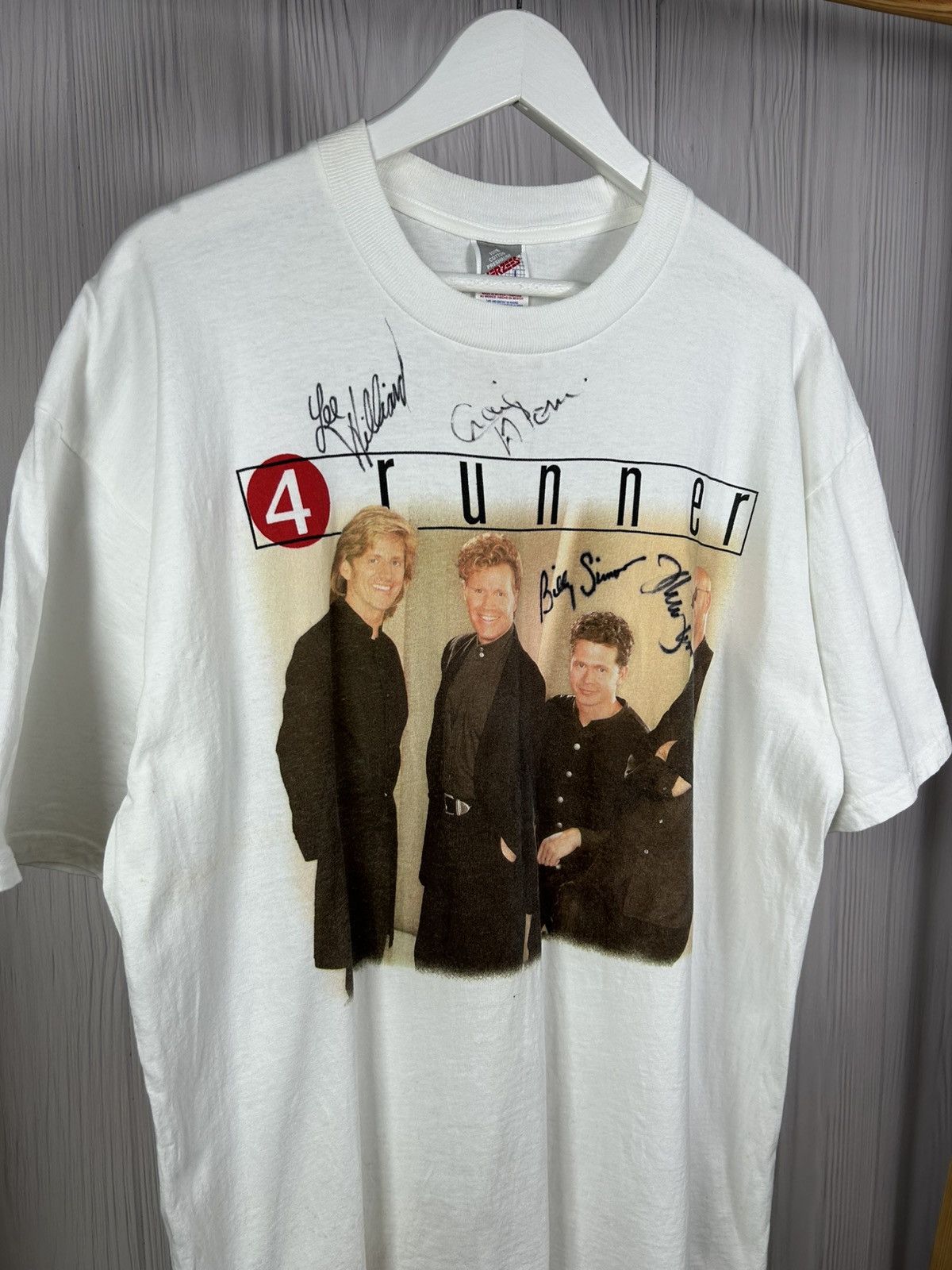 Band Tees RARE ITEM 4 Runner Signed Country Band T-Shirt Size L Size US L / EU 52-54 / 3 - 3 Thumbnail