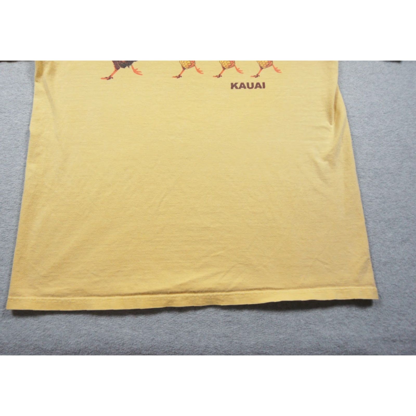 Vintage Crazy Shirts Mens L Yellow Hawaii Hakuai Graphic Tee Chicken Pineapple Adult Shirt Size US L / EU 52-54 / 3 - 4 Thumbnail