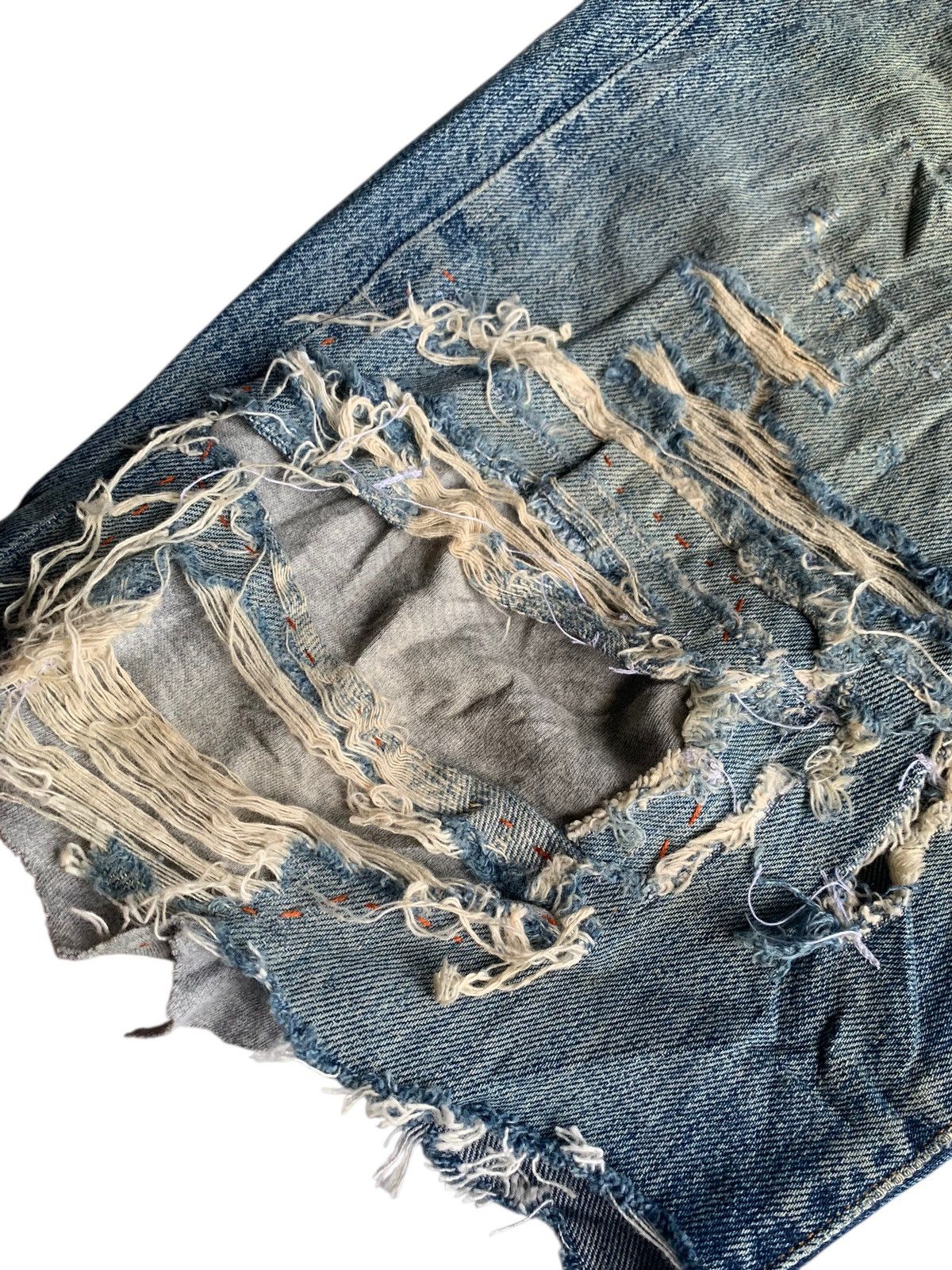Levi's VINTAGE LEVI’S BIG E SELVEDGE BUCKLE BACK DISTRESSED DENIM Size US 32 / EU 48 - 13 Thumbnail
