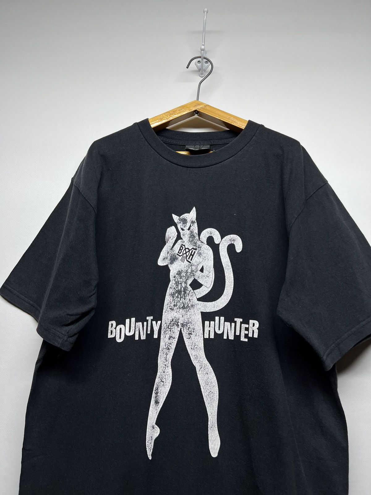 Vintage Vintage Y2k BOUNTY HUNTER x Dragon Hunter Faded T-Shirt Size US L / EU 52-54 / 3 - 3 Thumbnail