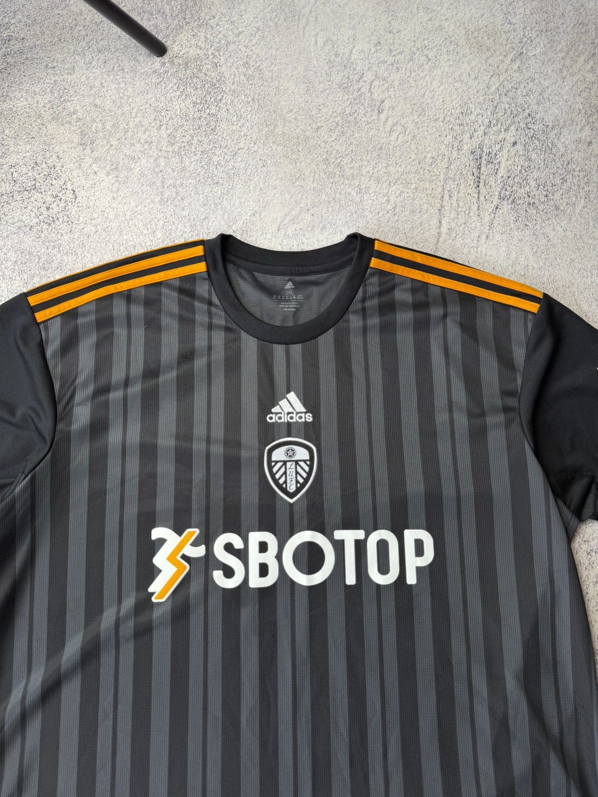 Adidas Adidas Leeds United Away Shirt 2021 Grey Short Sleeves Size US XXL / EU 58 / 5 - 2 Thumbnail