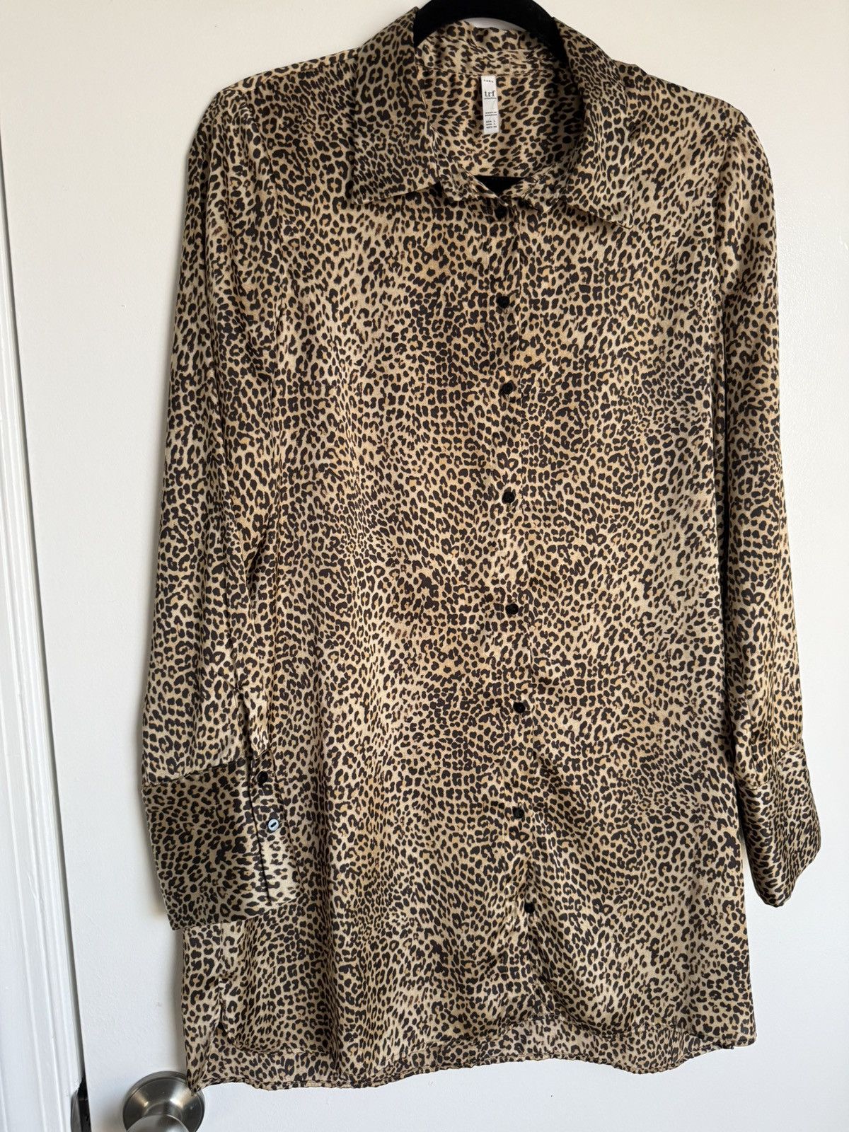 Zara Zara leopard print satin button down shirt / blouse / tunic Size L / US 10 / IT 46 - 2 Thumbnail