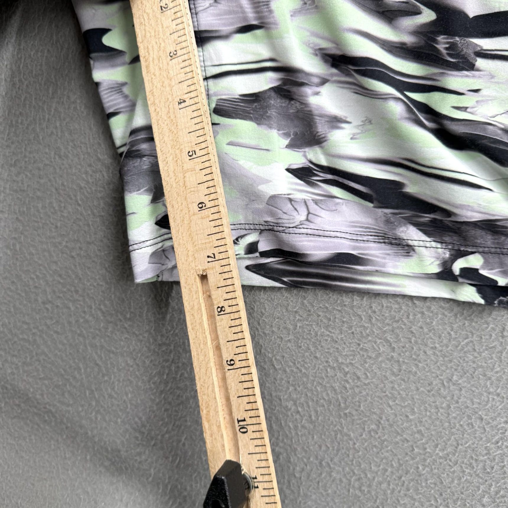 Lululemon Lululemon Shorts Mens Medium Green Black Camouflage Athletic Running Drawstring Pockets Lightweight Size US 31 - 6 Thumbnail