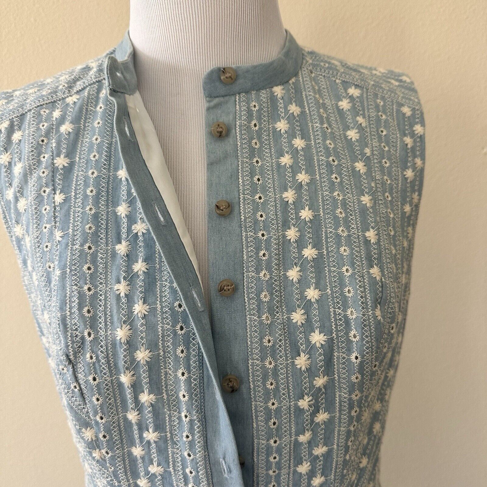 Other Gal Meets Glam Embroidered Chambray A-Line Blue Dress US 4 Size S / US 4 / IT 40 - 11 Thumbnail