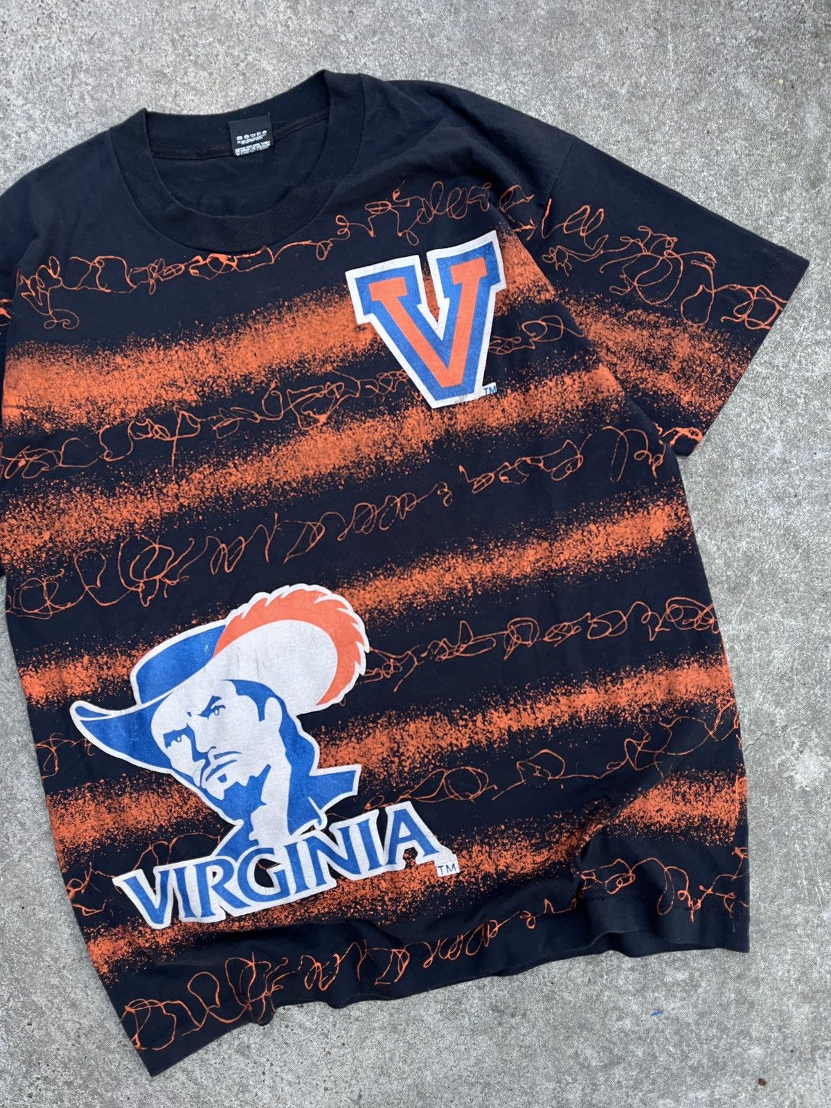 Band Tees × Vintage Vintage 90’s NCAA Virginia Cavaliers All Over Print T Shirt Size US XL / EU 56 / 4 - 2 Thumbnail