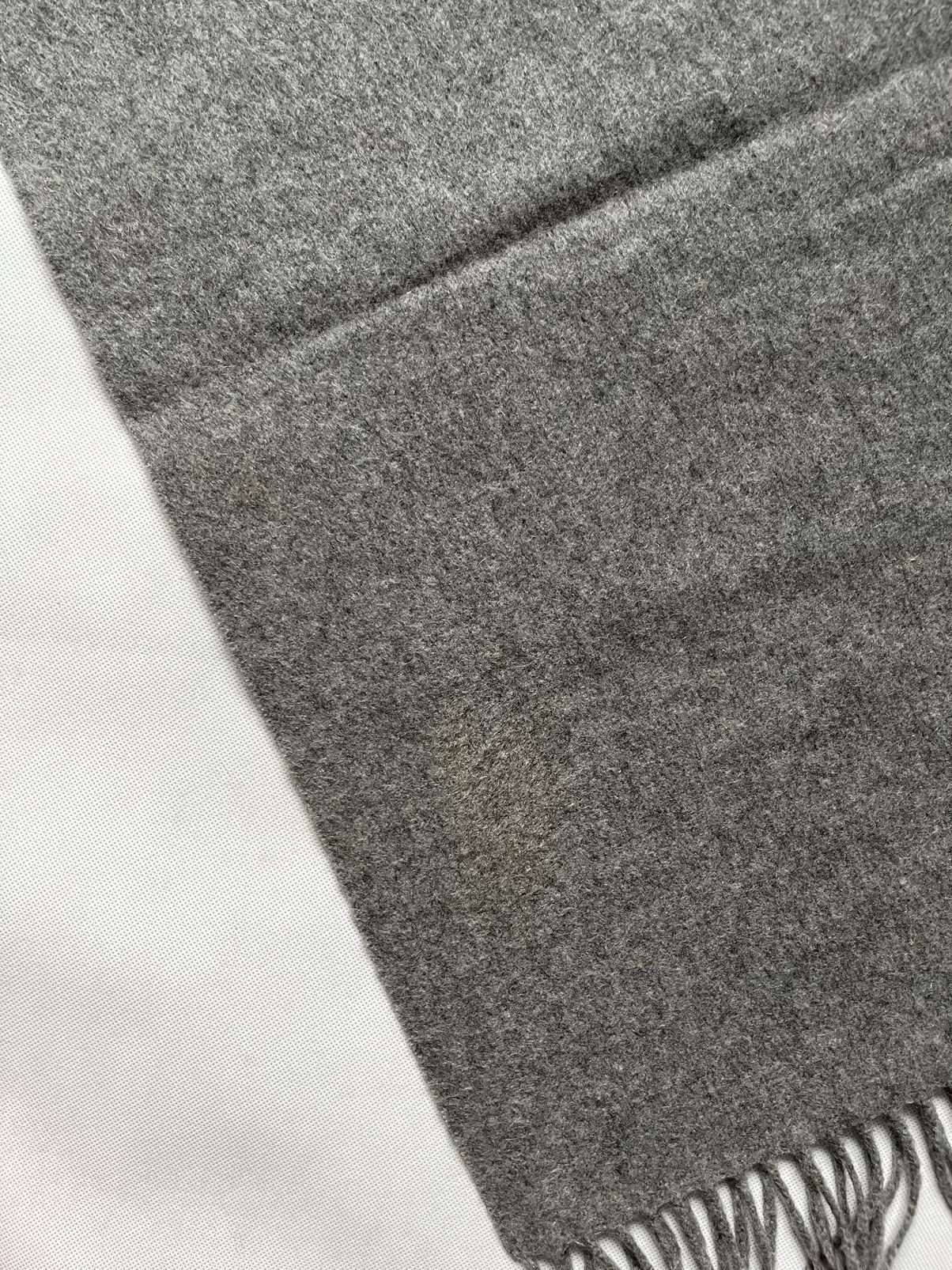 Louis Vuitton Louis Vuitton Single Logo 100% Cashmere Scarf Size ONE SIZE - 9 Thumbnail
