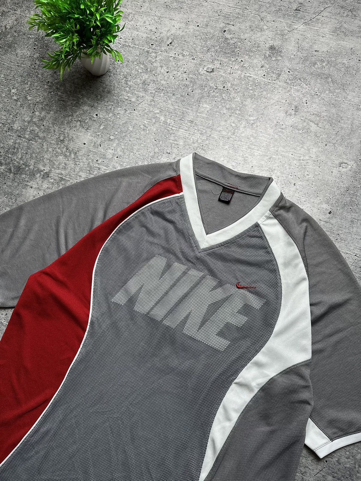 Nike Vintage 90s Nike USA Central Swoosh Logo Y2K T-Shirt Size US L / EU 52-54 / 3 - 3 Thumbnail